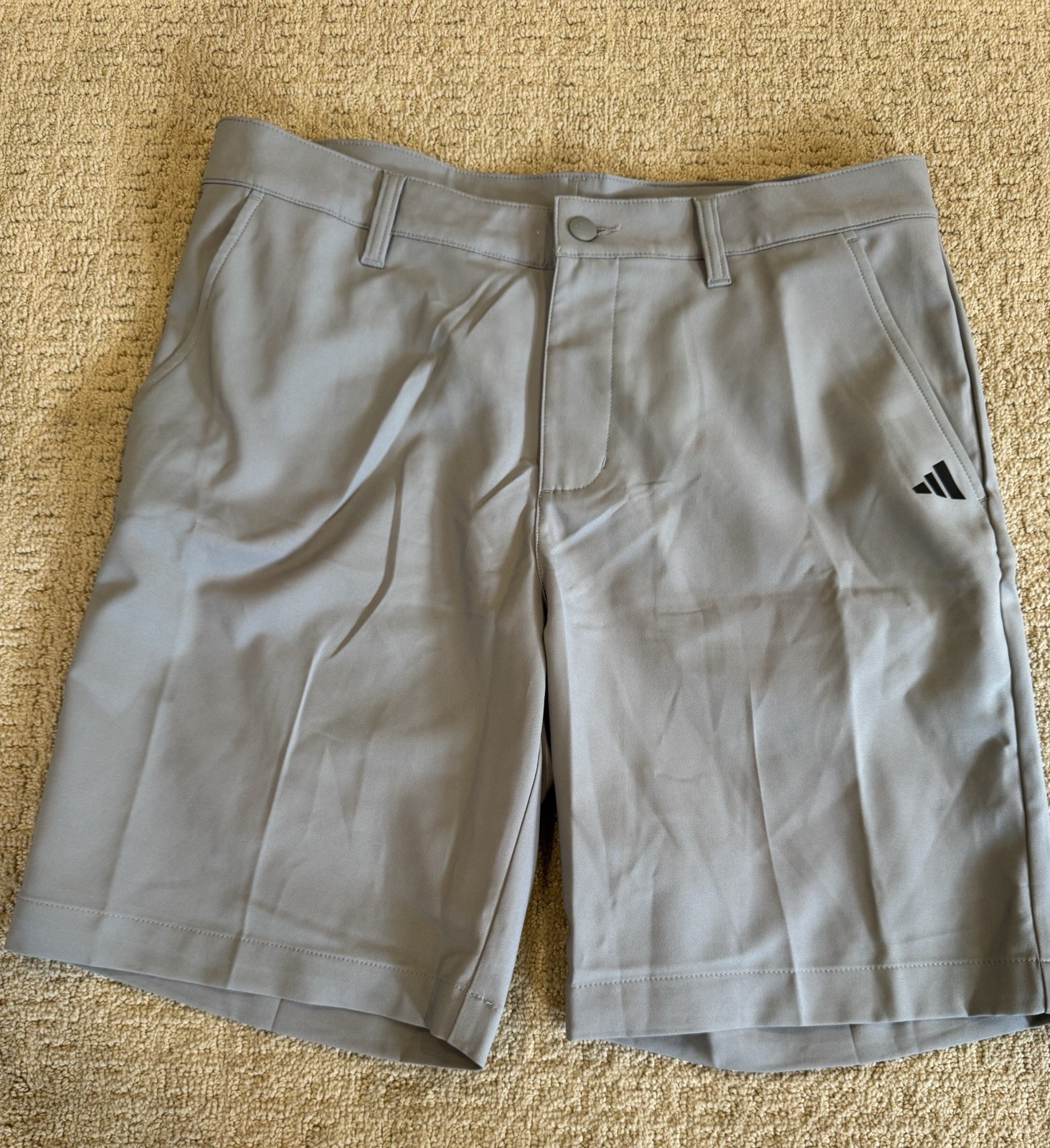 NEW Men’s Adidas Size 32 Gray Flat Front Golf Shorts 9″ Inseam
