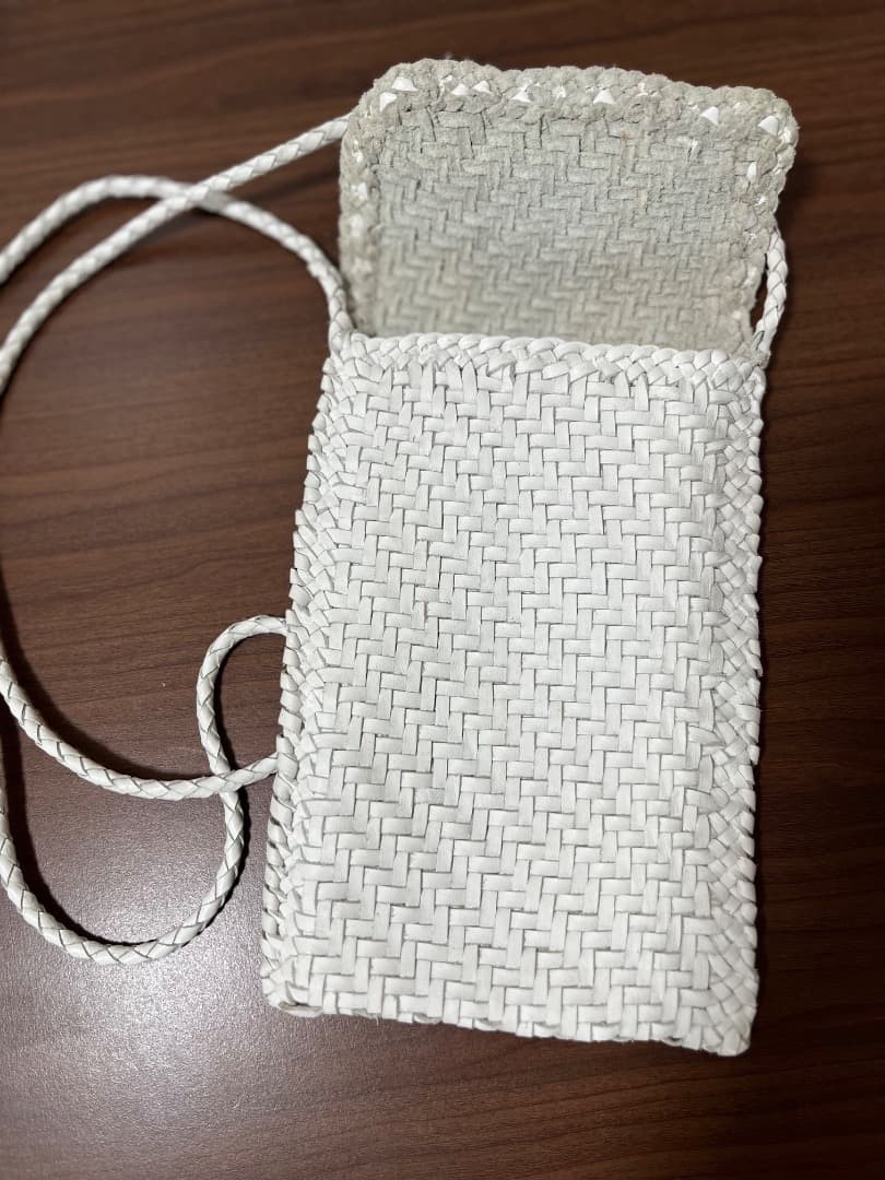 Dragon Leather Mesh Smartphone Shoulder Bag White