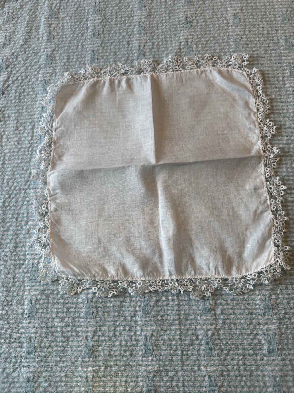 Vintage White Linen 12″ Handkerchief Hand Tatted Lace Scalloped Edge Heirloom