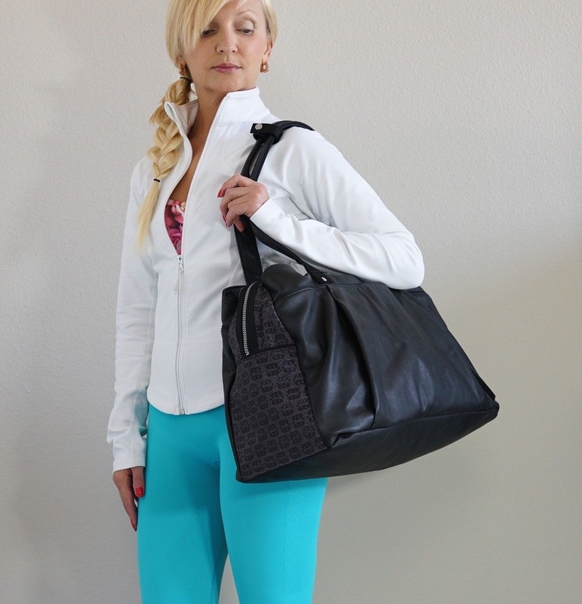 EUC Lululemon Om The Day Bag Black Reflective