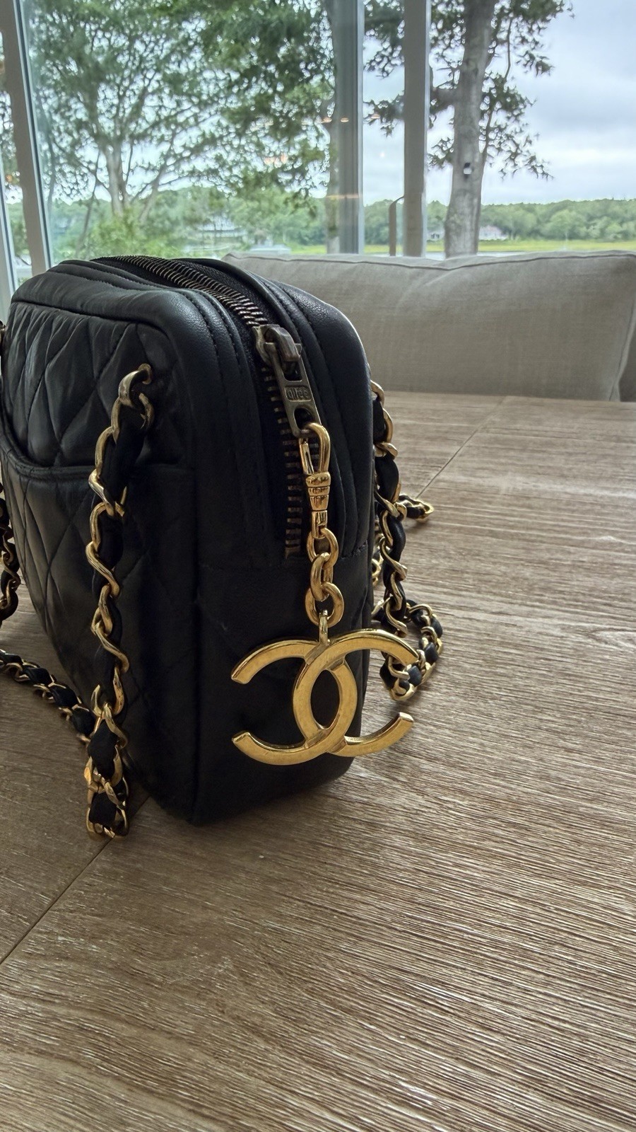 Authentic CHANEL Black Quilted Zip Chain Shoulder camera Bag Gold Hardware CC