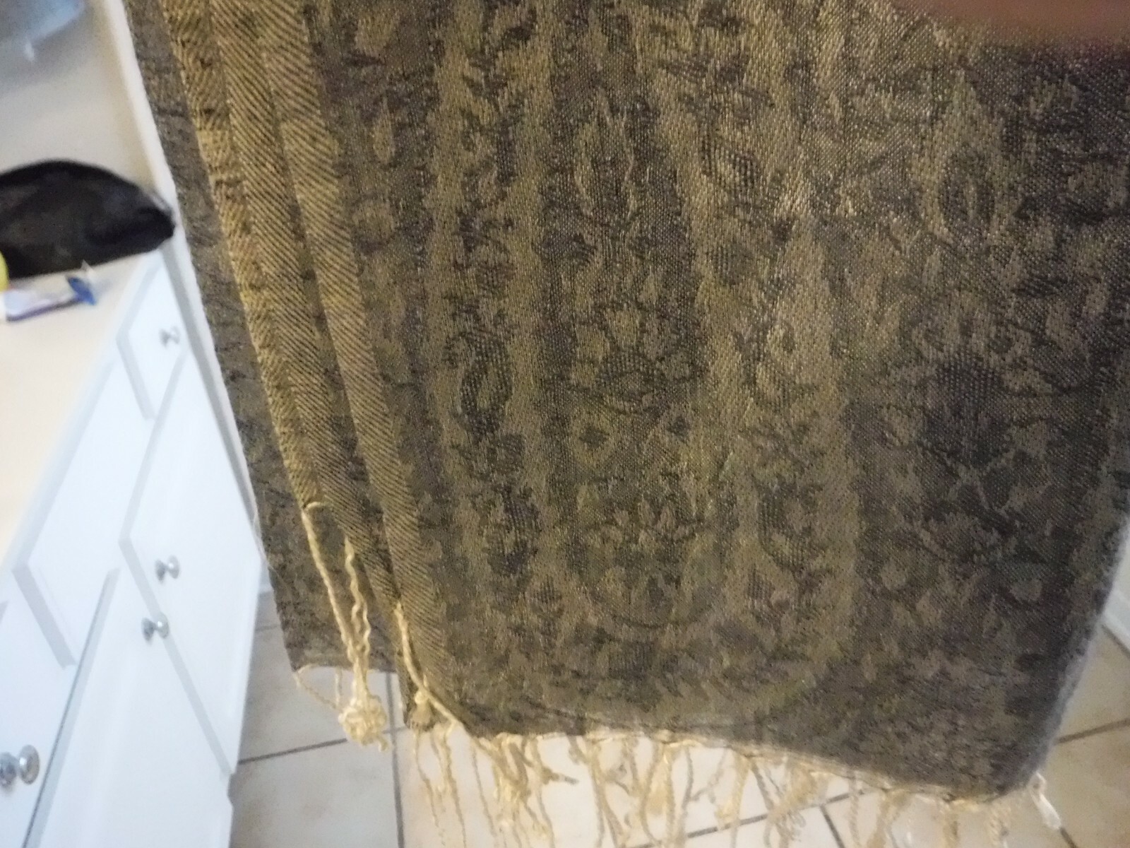 NWOT Made in India, Silk Blend Scarf, Cream and Gray Paisley, 29″ x 76″, Beauty!