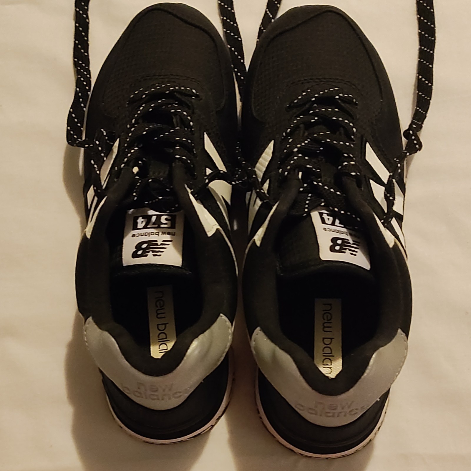 New Balance 574 Black/White/Gray Low Top Men’s Lace-Up Sneakers GC574WM2