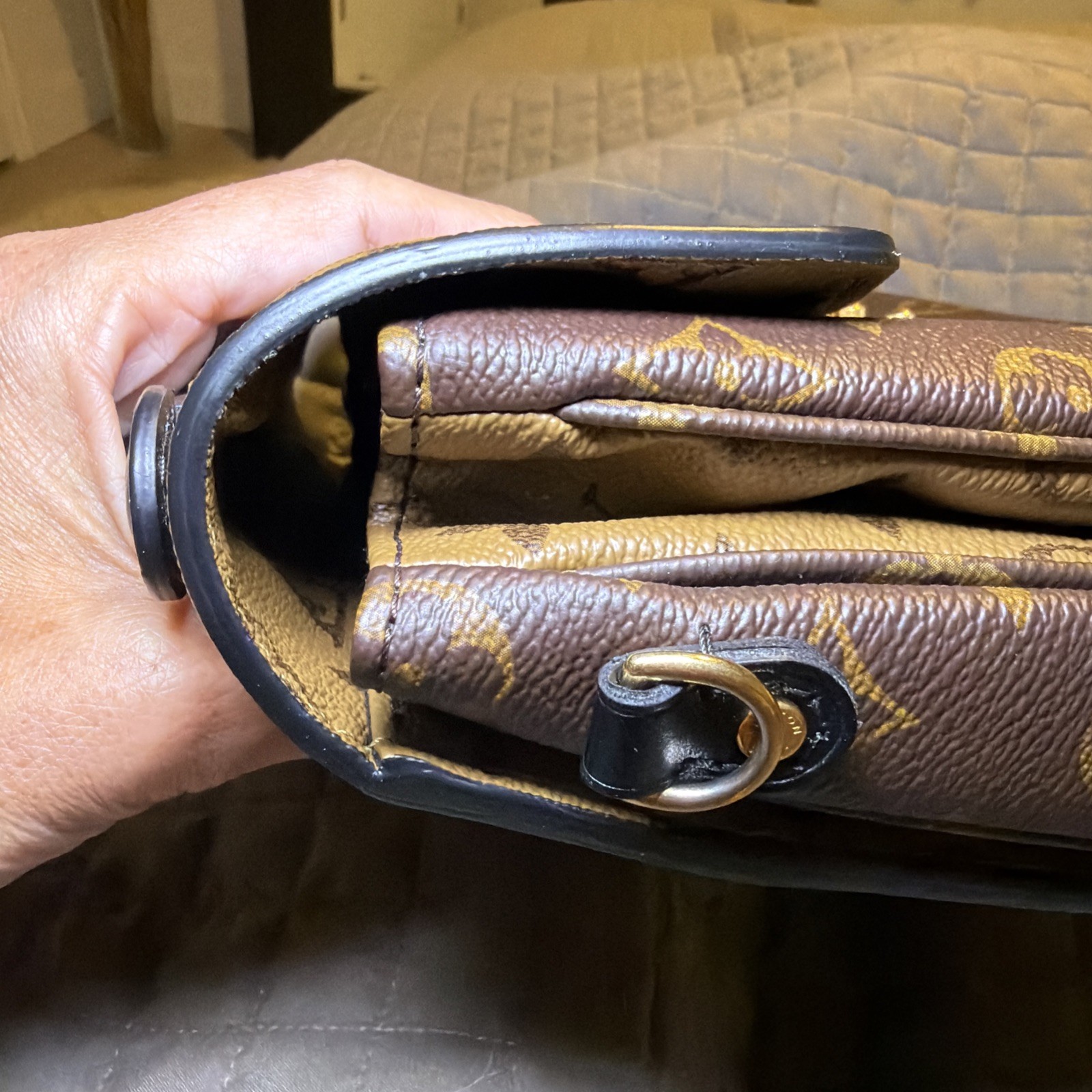 Louis Vuitton POCHETTE METIS REVERSE Monogram. 100% authentic.