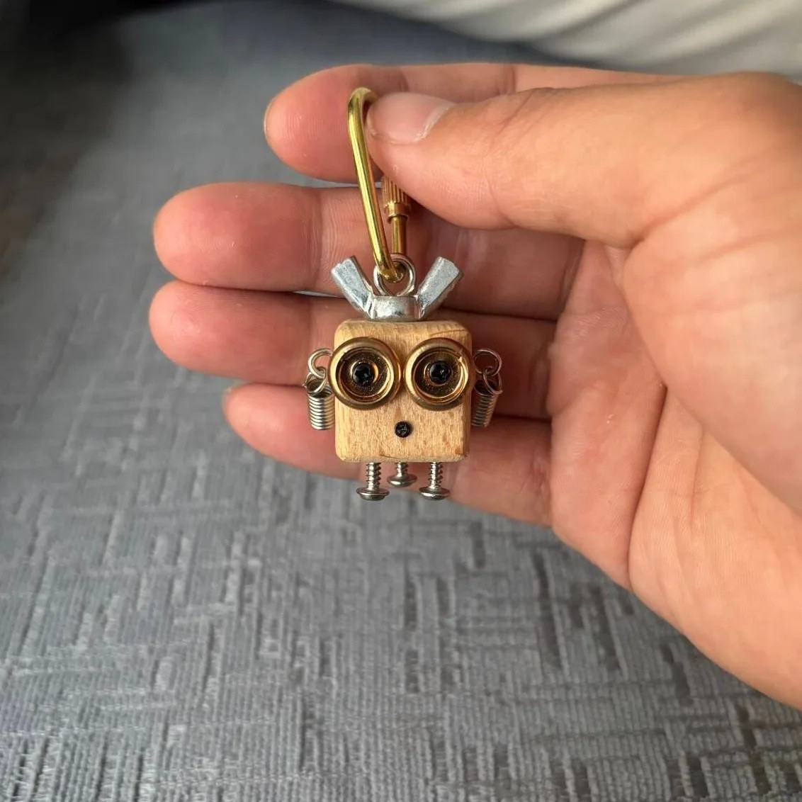 Handmade Punk Wooden & Metal Robot Keychain – Cute Character Pendant for Bag,