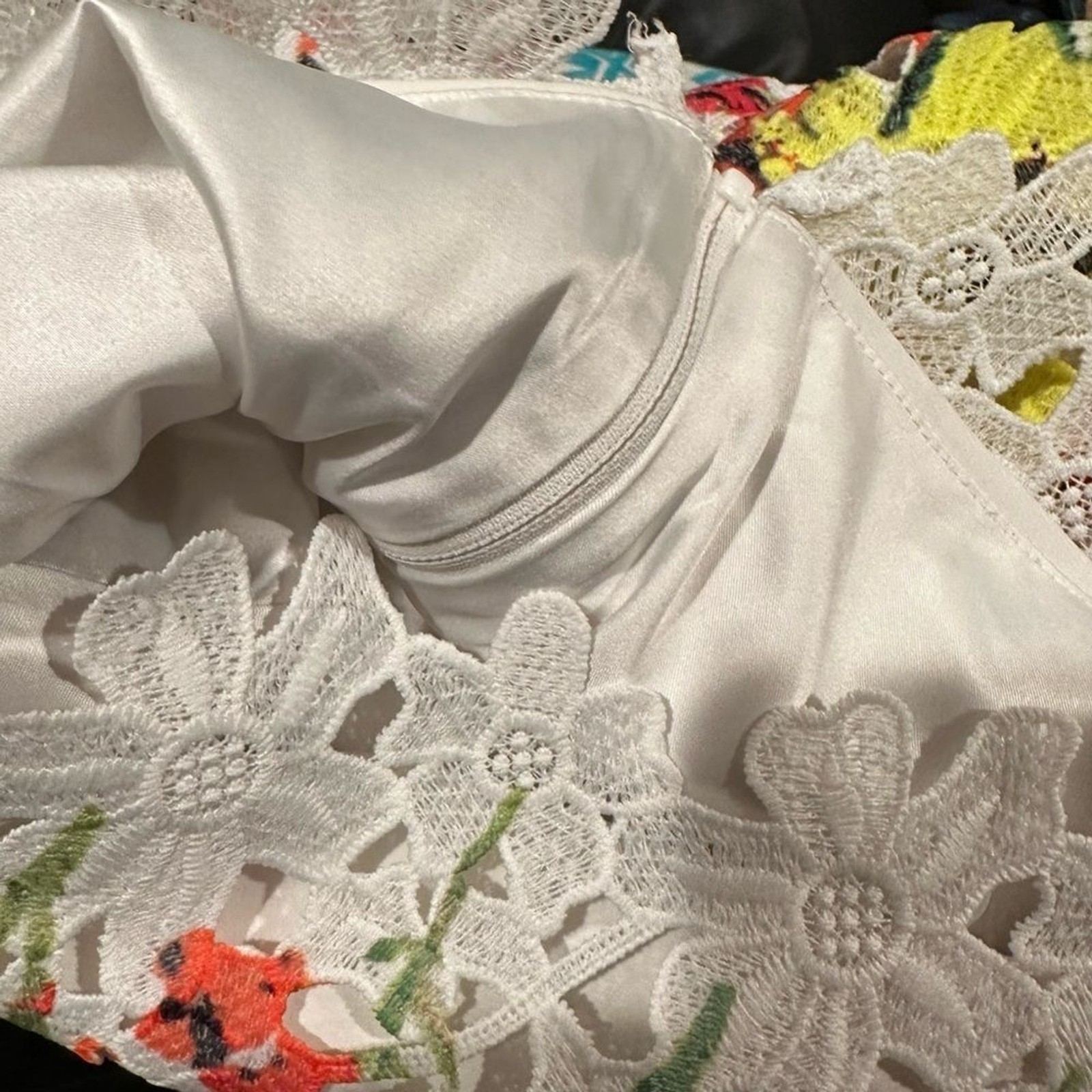BADGLEY MISCHKA FLORAL EYELET CROPPED TWEE BACK ZIPPERED WHITE GREEN TOP 0