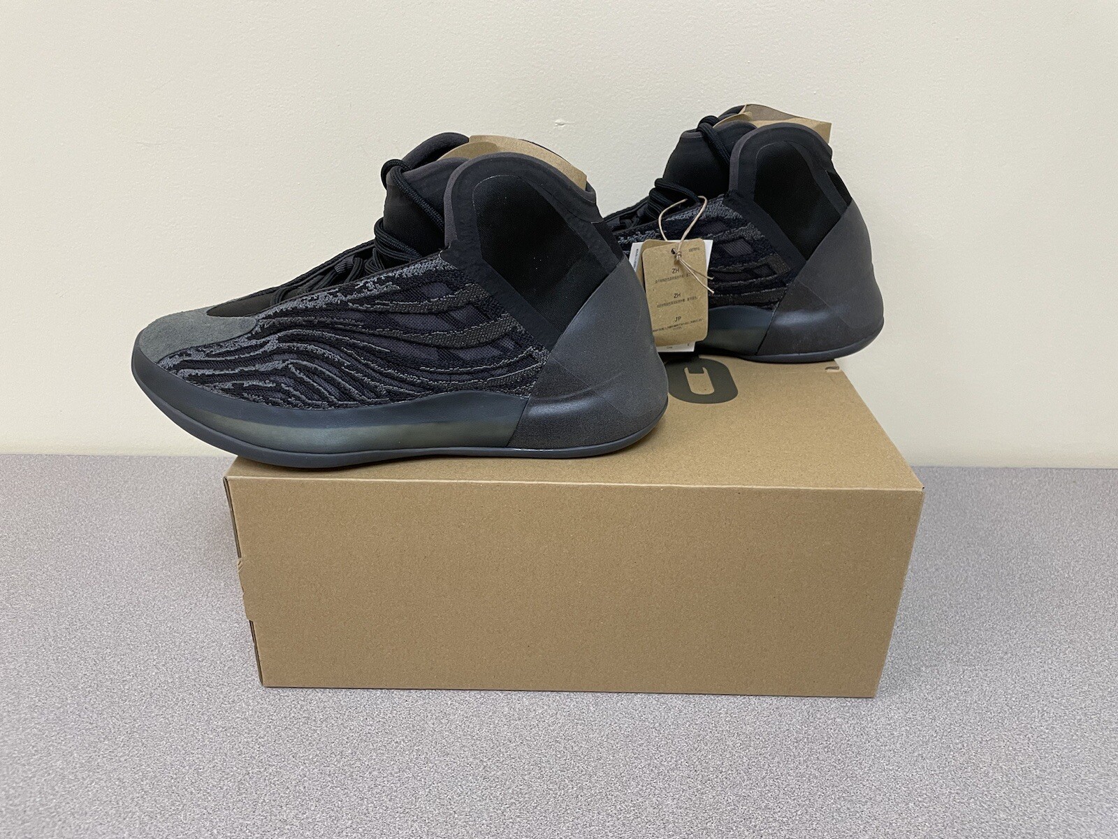 Men’s US Size 7 – adidas Yeezy QNTM Quantum Onyx GX1317 New Authentic