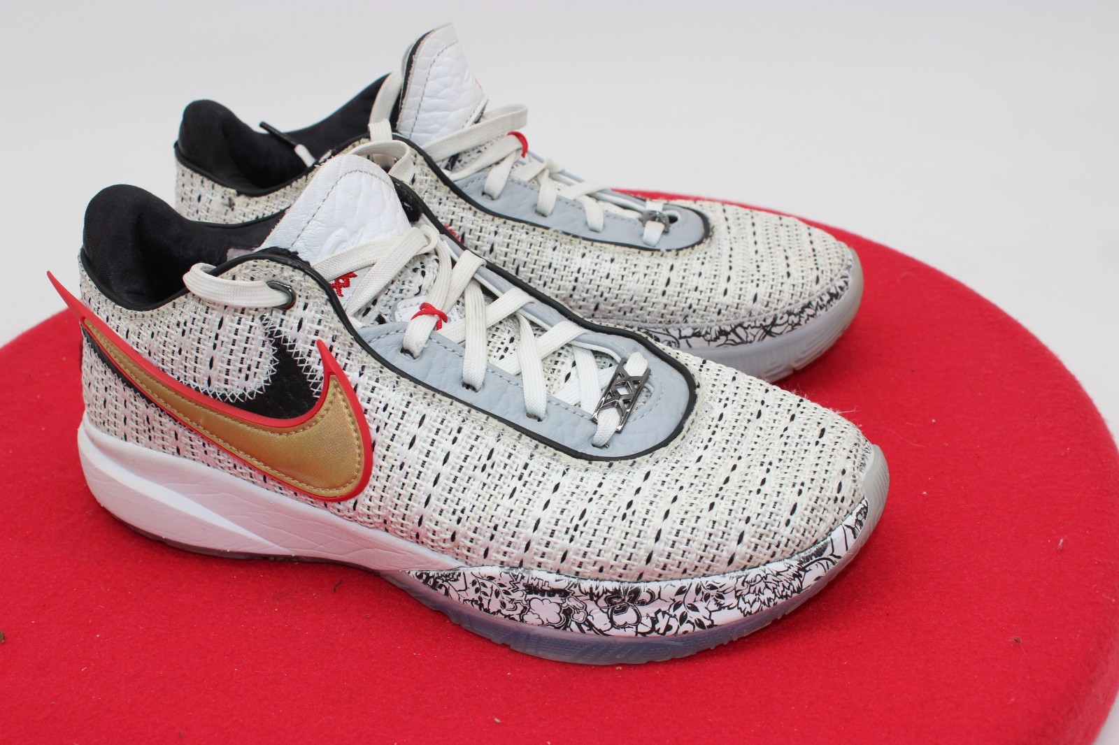 Nike LeBron 20,21,22,23 The Debut SZ 8.5 LACE UP