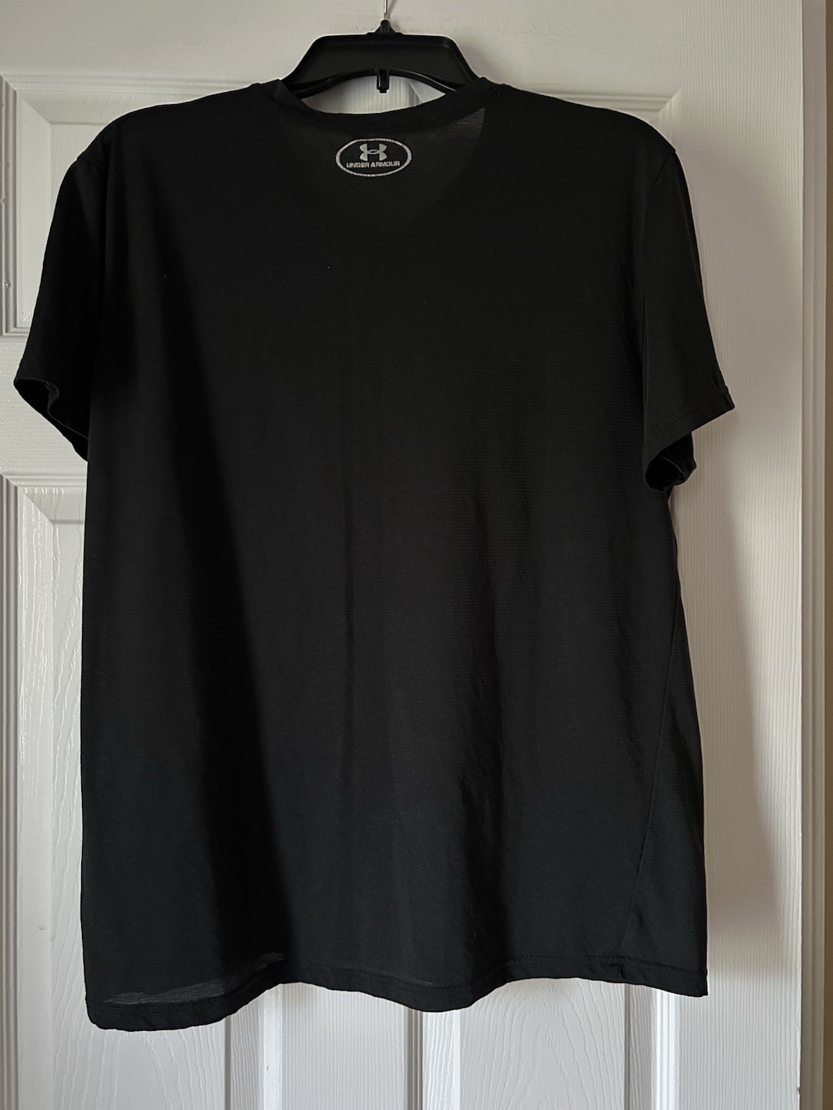 Under Armour HeatGear Threadborne Men’s Black Fitted V-Neck Tee, Size L