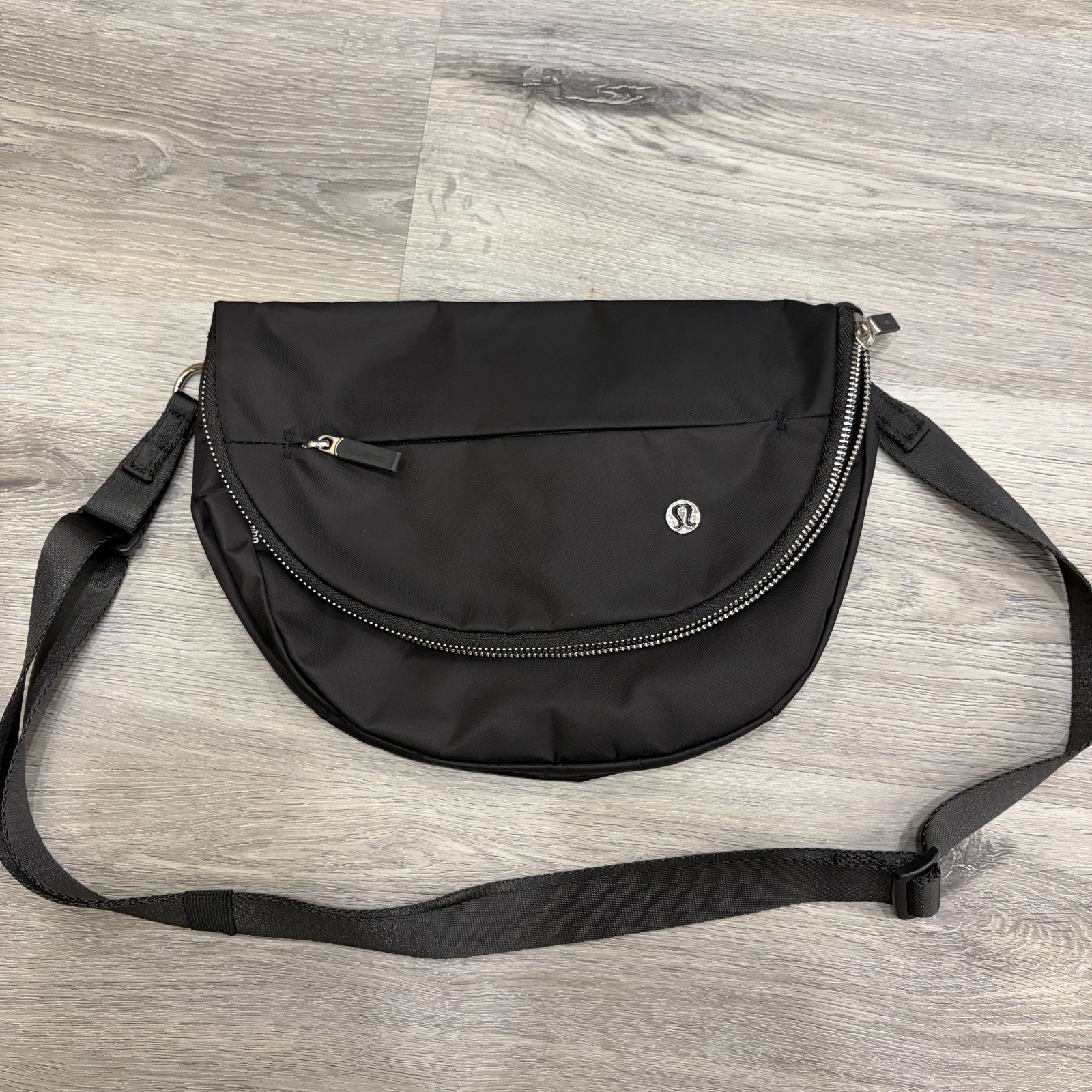 Lululemon All Night Festival Bag 5L in Black/Silver