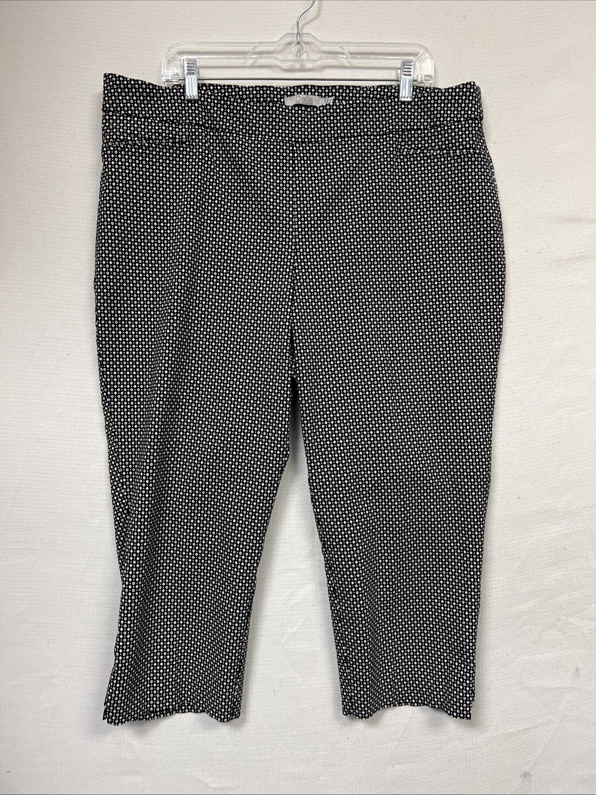 Dalia Size 20W Black Capris