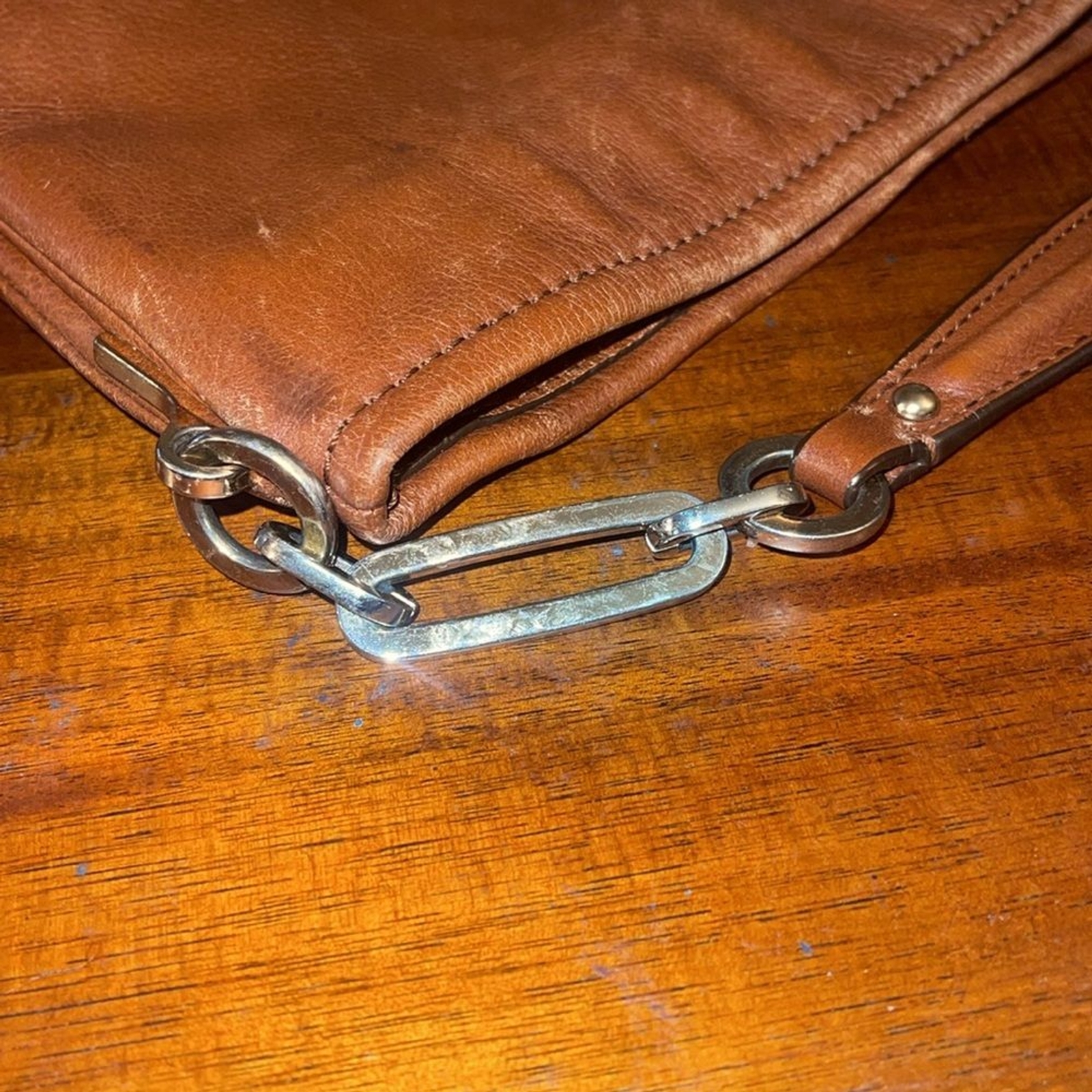 Coach Madison Pebbled Leather Shoulder Bag. Camel brown. Code 27858.