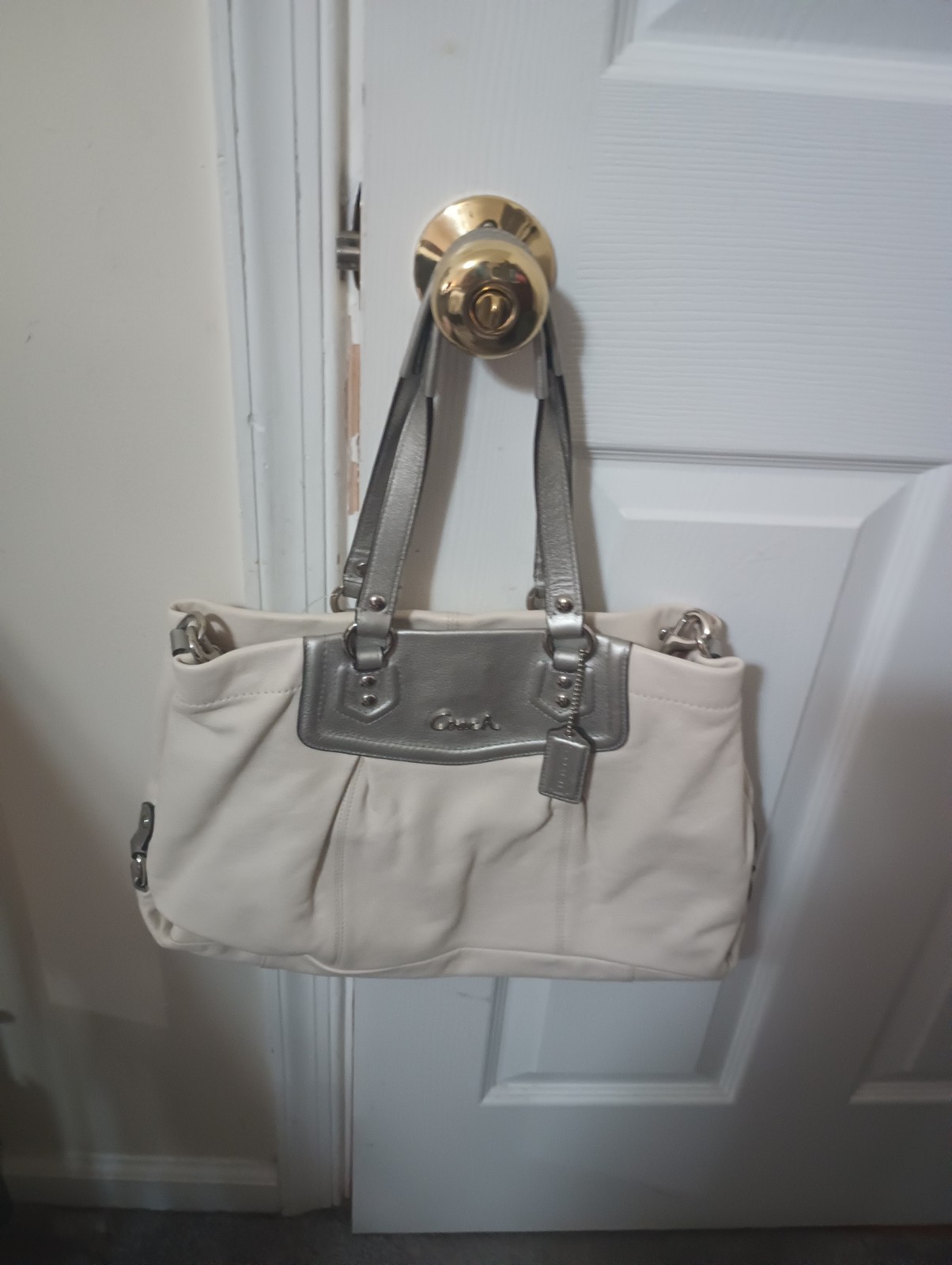 Authentic COACH F15513 Should Bag.