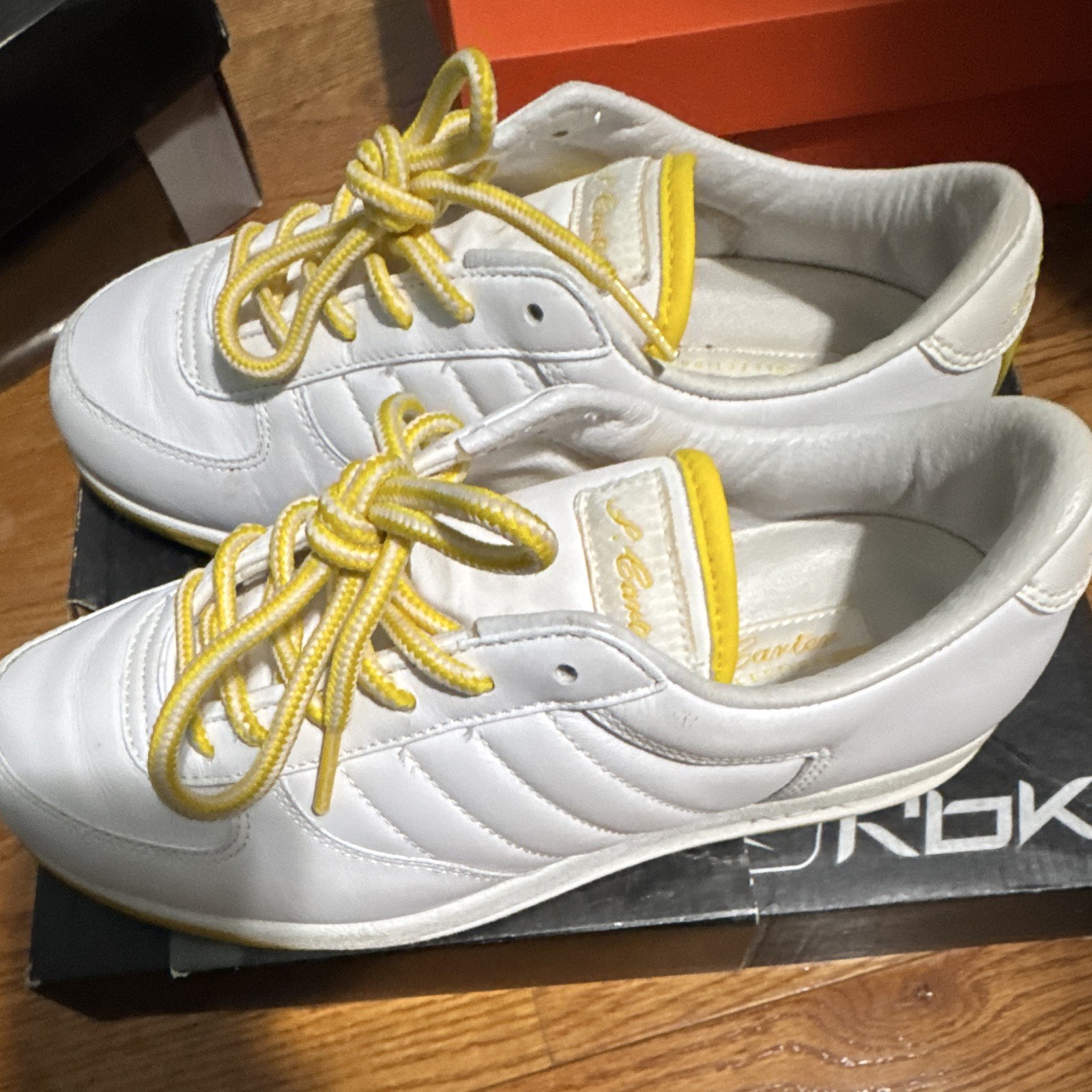 Reebok S. Carter Classic Low Top Leather Lace-Up Sneakers White/Yellow 10-100624