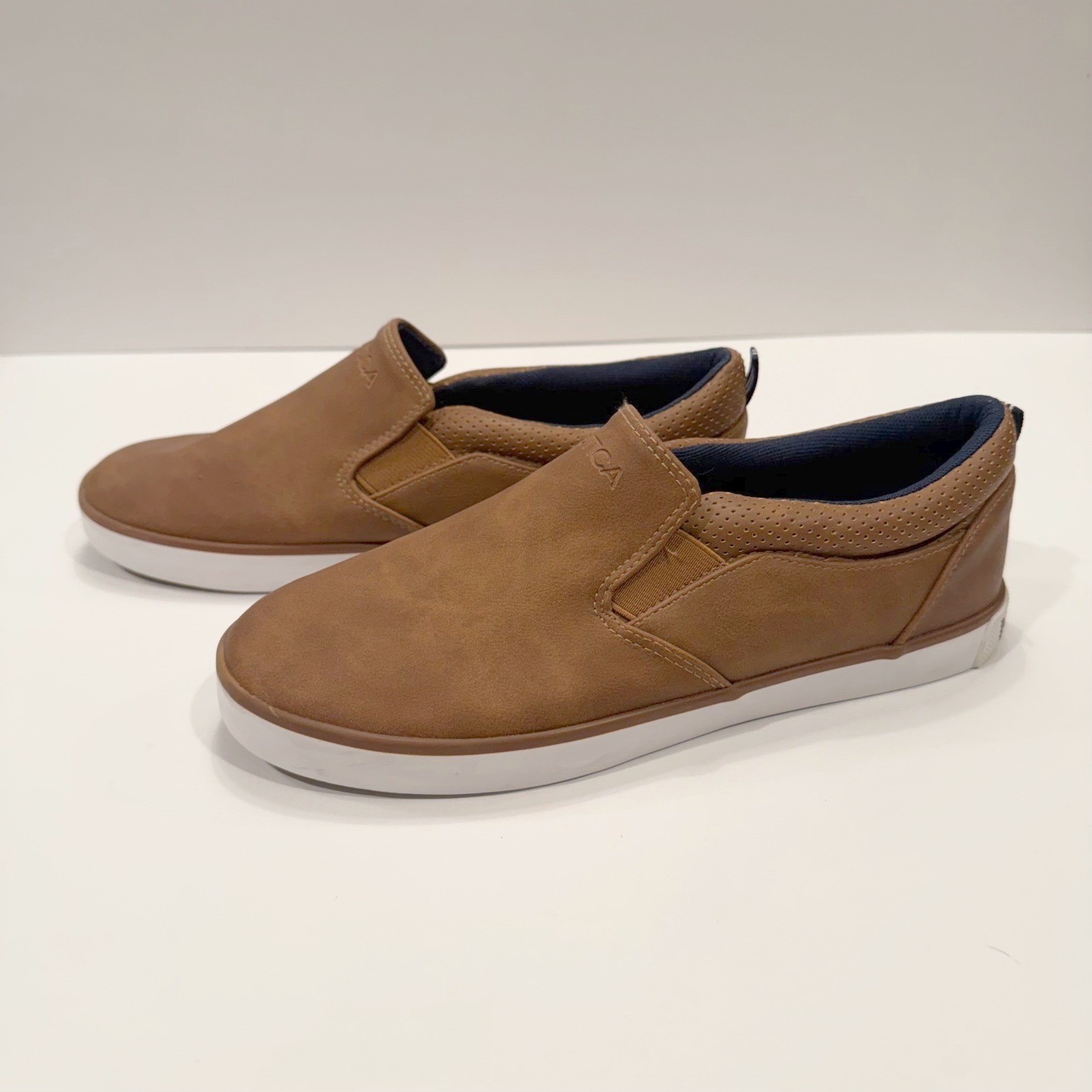 Nautica Bennett Boys 5 Brown Slip On Sneakers Casual Loafer Preppy Skater Shoes