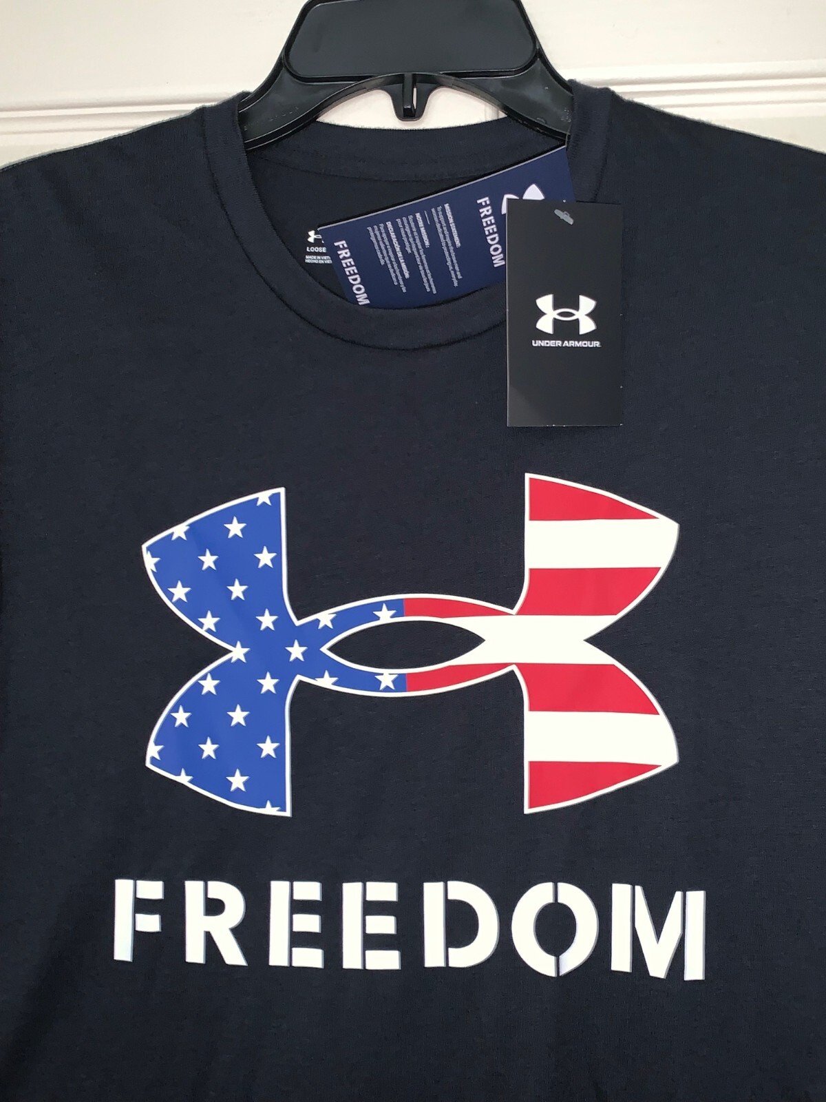 NWT Under Armour Freedom Logo Men’s Medium Black S/S T-shirt Top 1370811