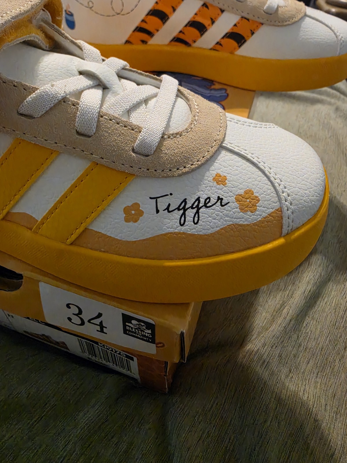 2y adidas VL Court Winnie EL C Disney Unisex Kids Low Top Sneakers KI9175