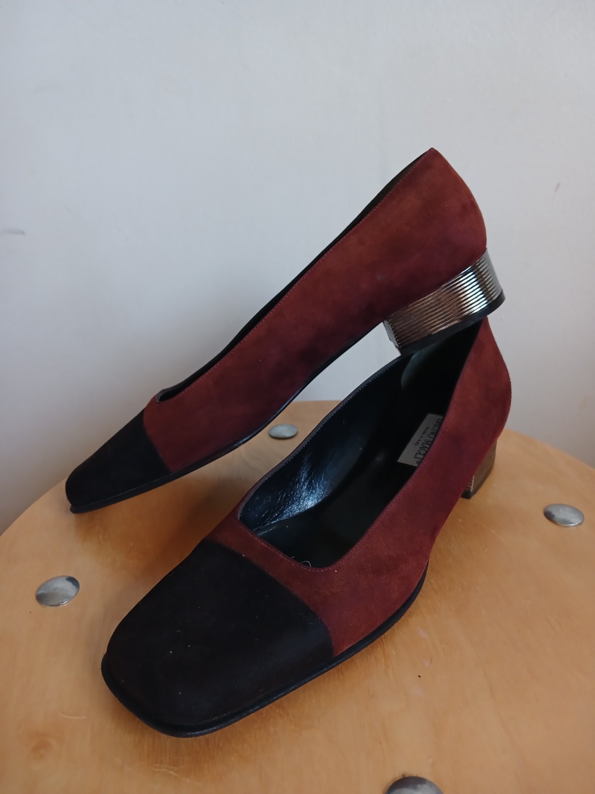BRUNO MAGLI Two-Tone Suede Pumps EU 39 Cap Toe Block Heel Quiet Luxury