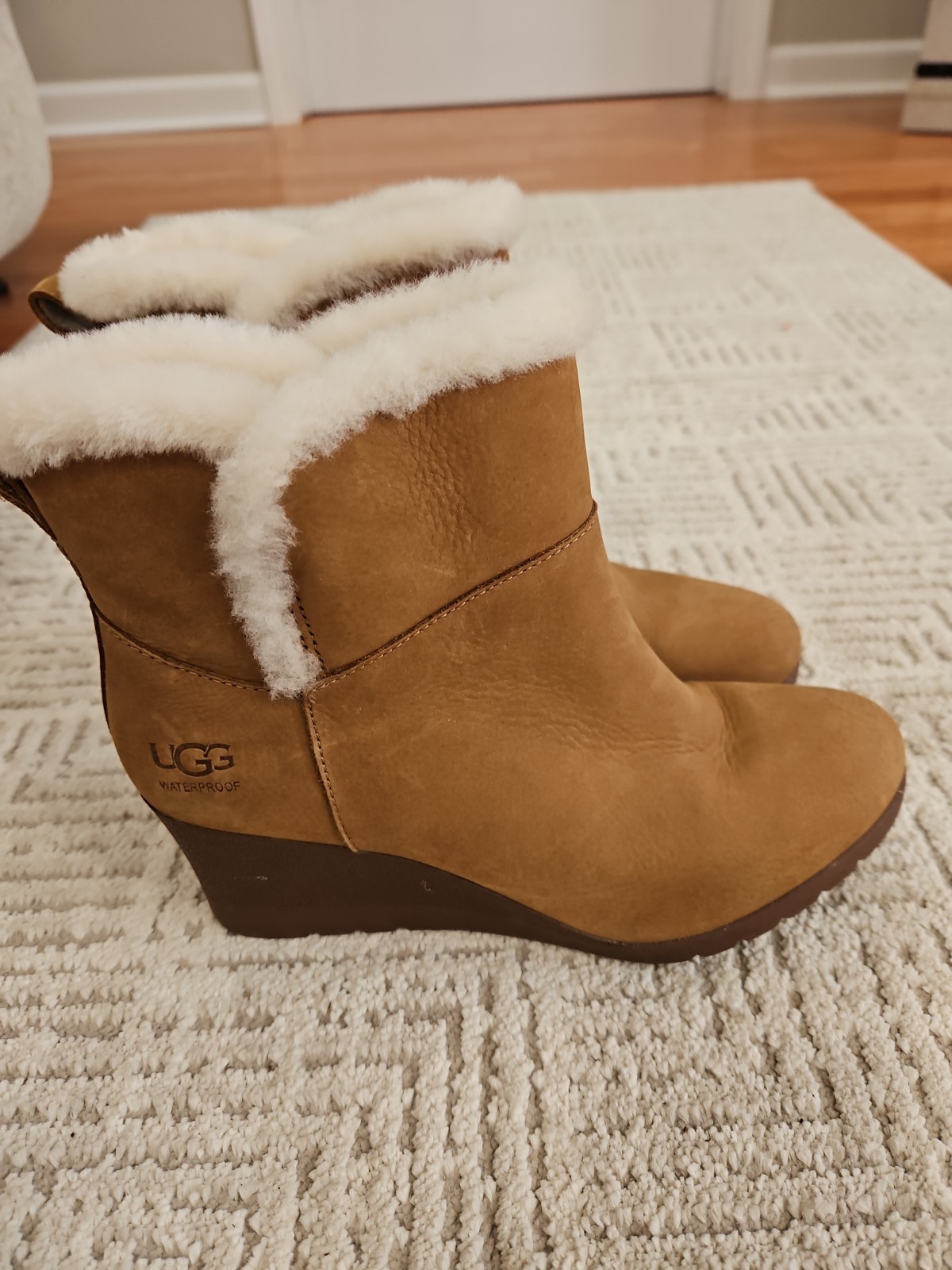 UGG SEYLINE WOMEN BOOTS SUEDE CHESTNUT US 7 Wedge Hidden Heel Brown New Sherpa
