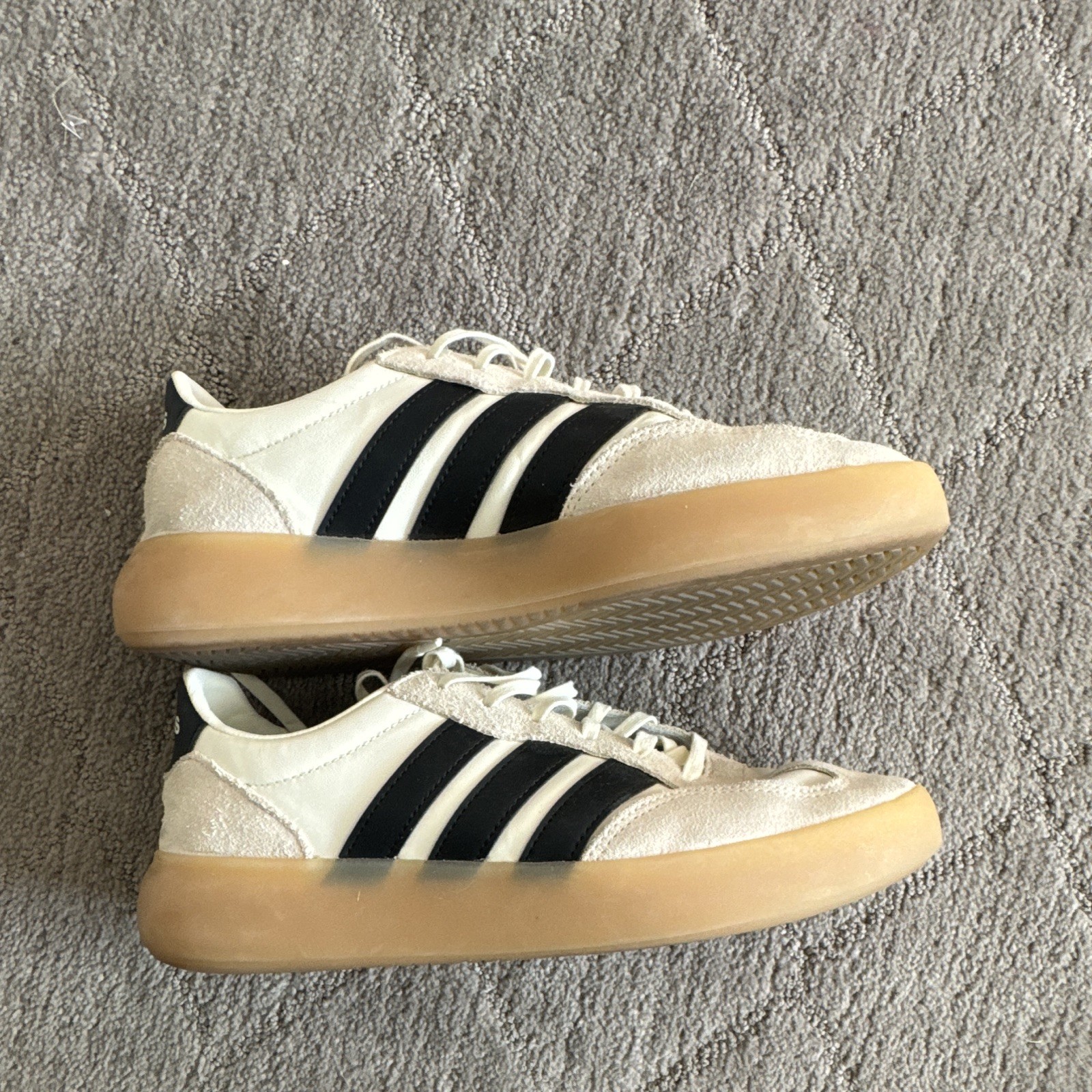 adidas Samba OG Men’s Low Top Lace-Up Sneaker White Black Gum Sole B75806