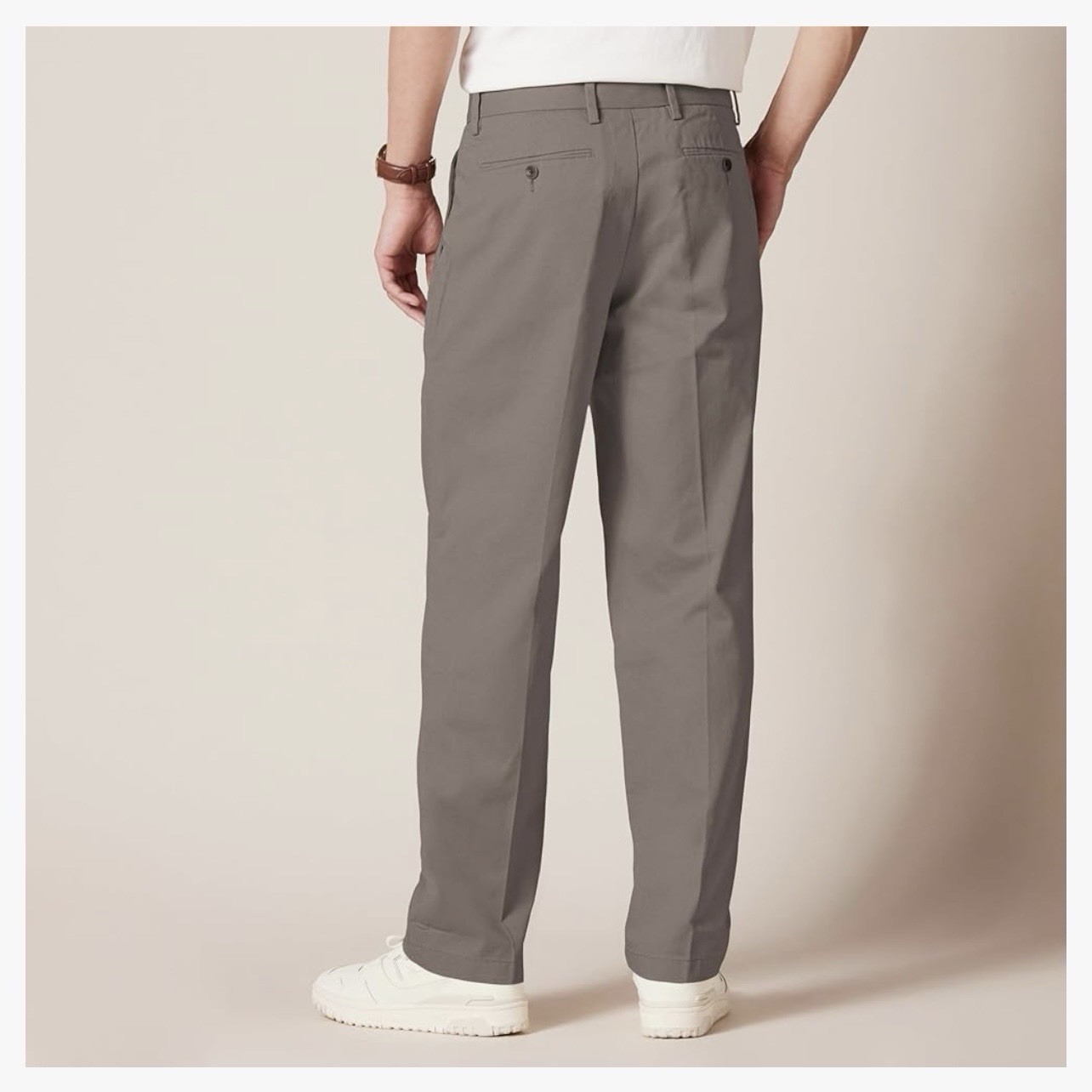 Amazon Essentials Men’s Classic-Fit Pleated Chino Pants 30W x 30L Taupe NEW