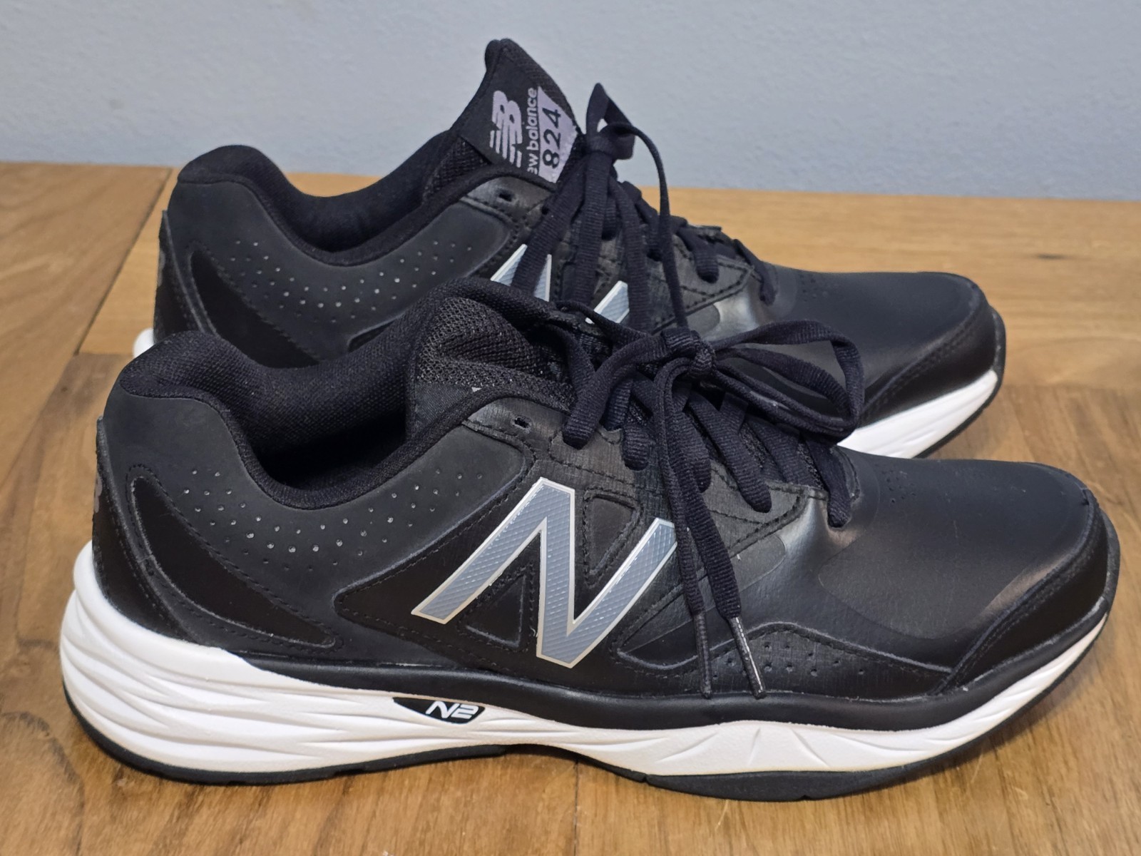 New Balance 824v1 Men’s 7.5 Black Leather Athletic Training Shoes MX824BB1 NWOT