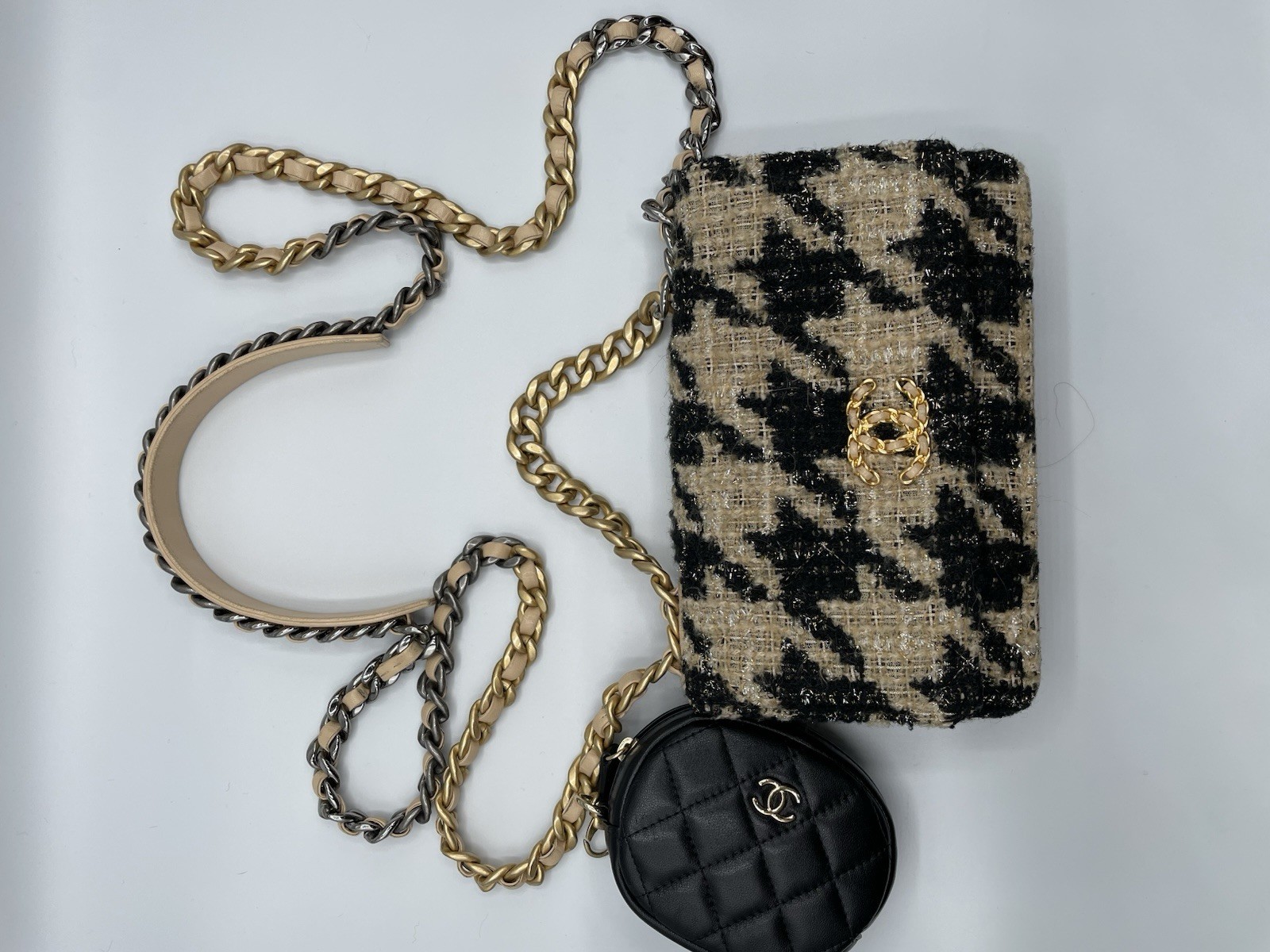 Rare Chanel 19 wallet on chain limited edition in beige and black Tweed