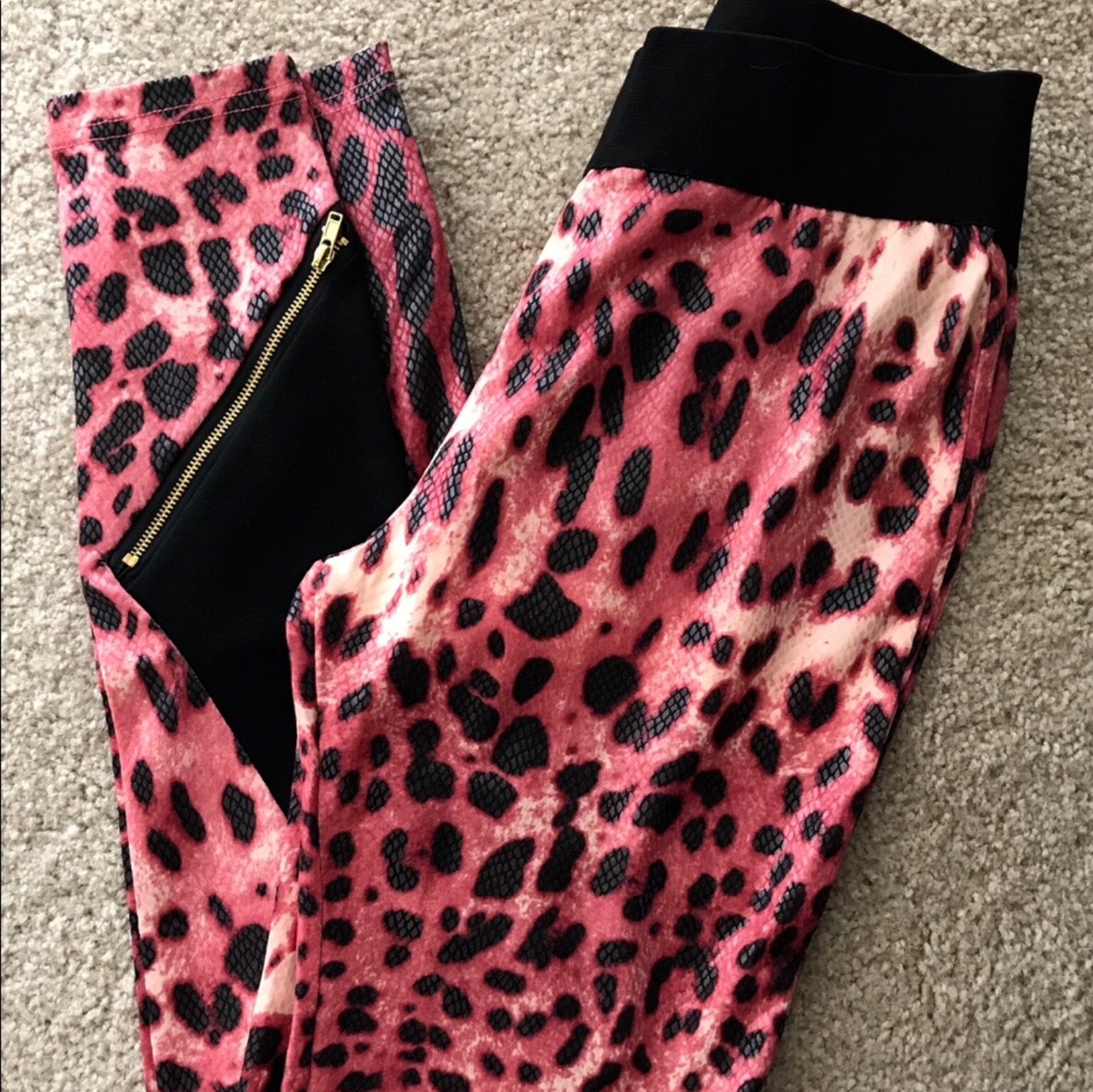NWT The Classic LEOPARD Print LEGGINGS Medium
