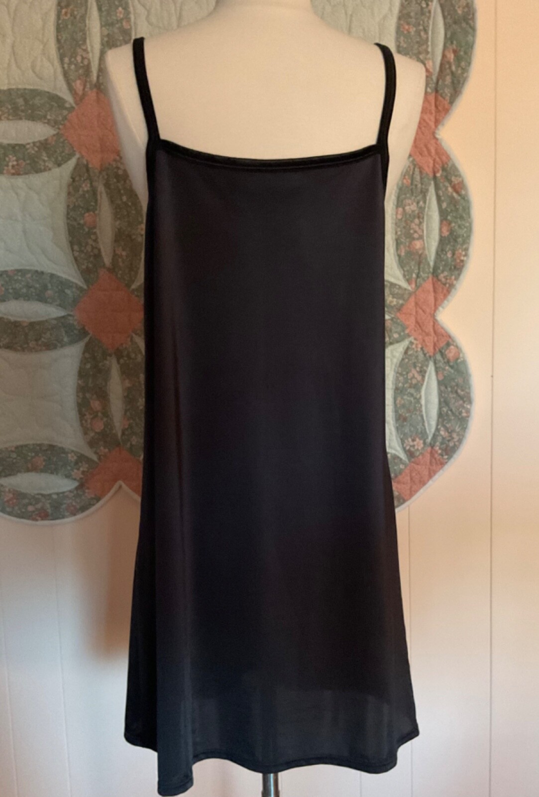 VANITY FAIR SIZE 18″ 38/44 BLACK 80% NYLON 20% SPANDEX SLIP/NIGHTGOWN AT KNEE