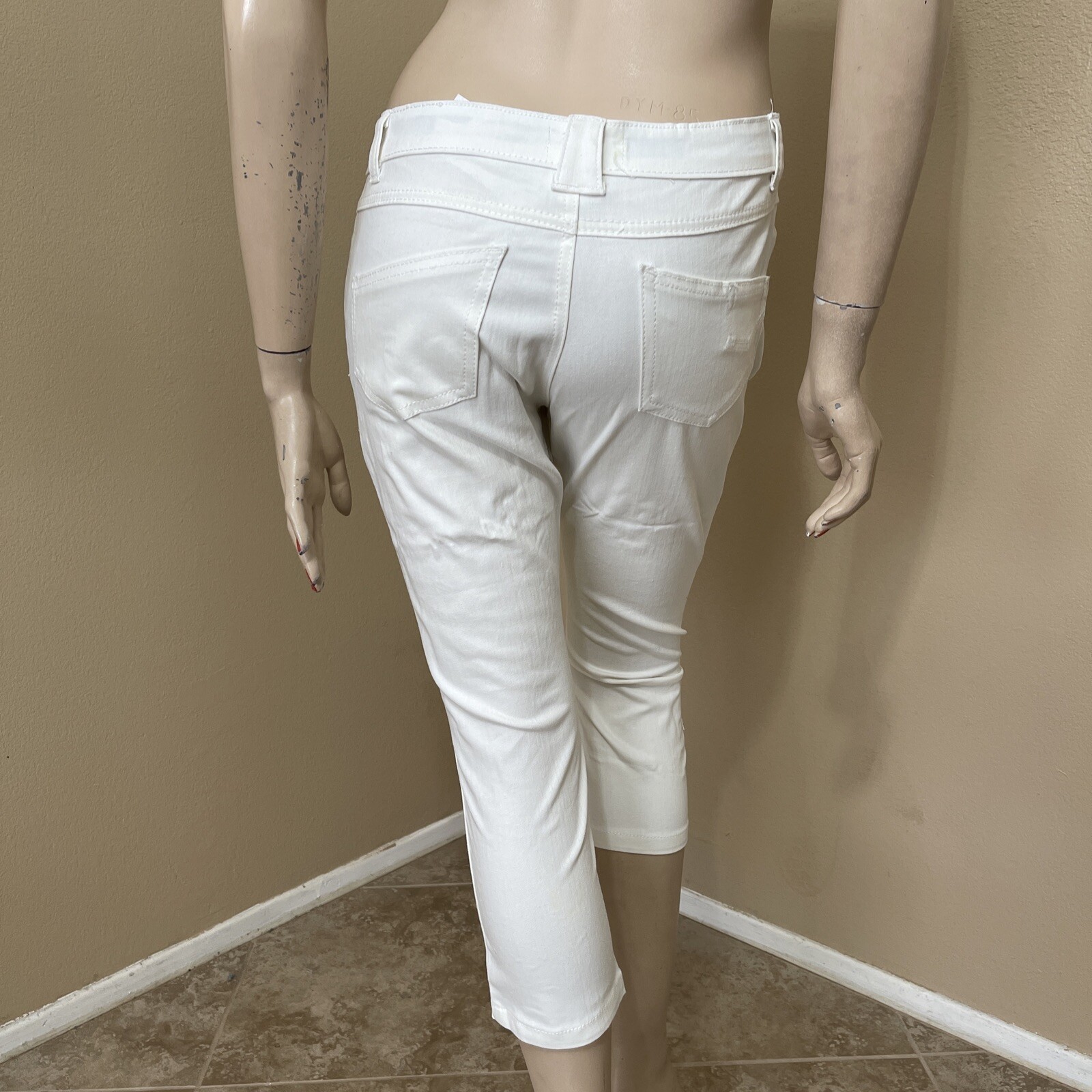Women’s White Cotton Casual Summer Stretch Slim Button Zipper Size 1 Capri Pants