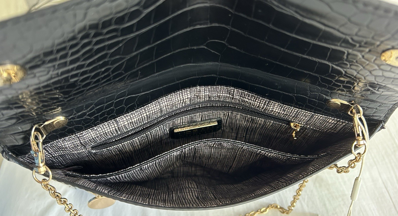 NWT Urban Expressions Black Croc Embossed Clutch Crossbody Bag Chain Strap Flaw
