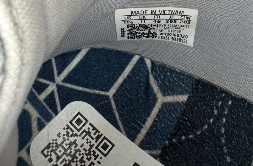Adidas UltraBoost 22 Halo Silver / Shadow Navy / Linen Green GX9158 Men Sz 11.5