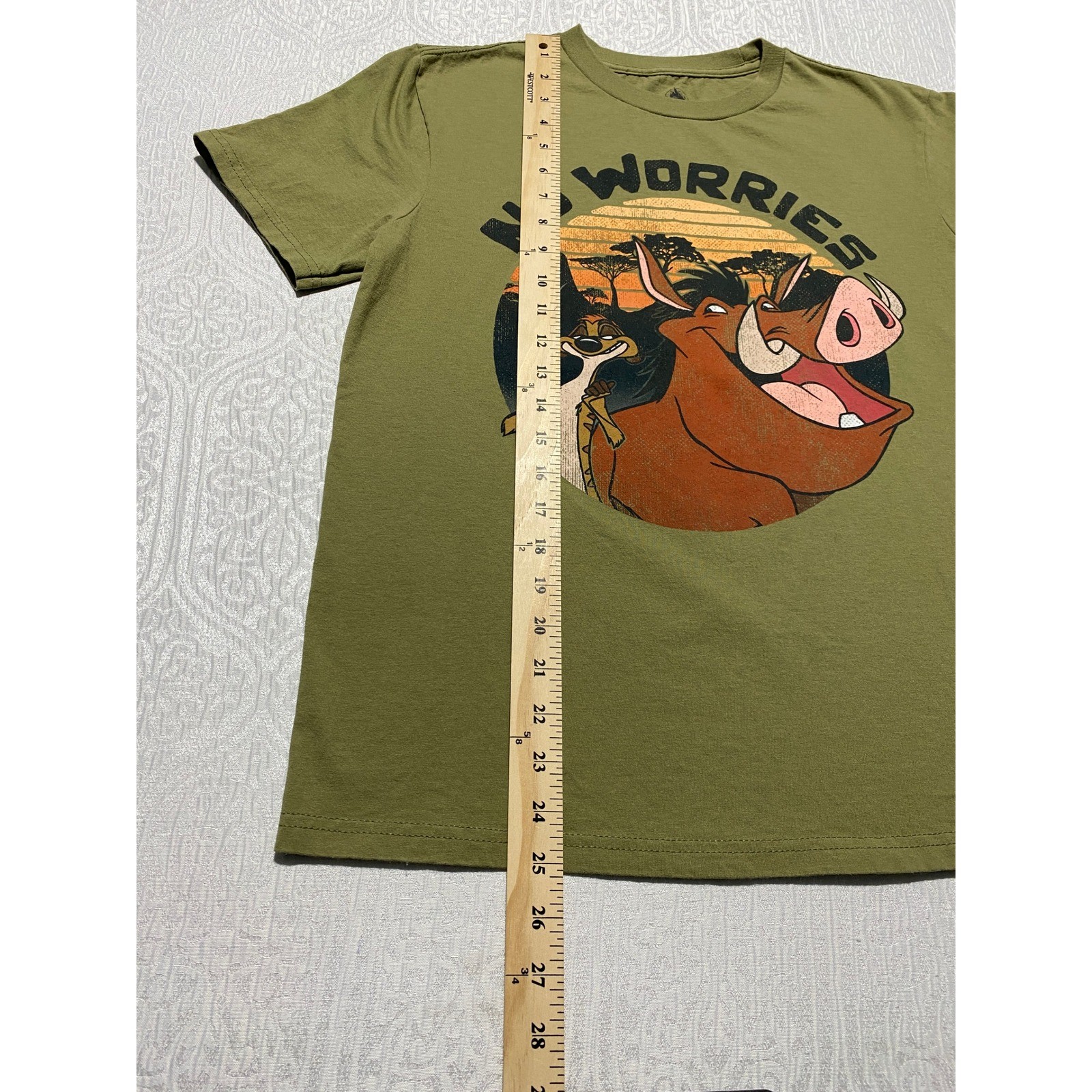 Disney Lion King Timon Pumbaa No Worries Graphic T-Shirt Mens Small Olive Green