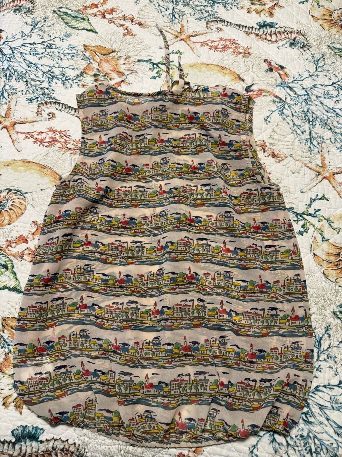 Banana Republic Sleeveless Cityscape Print Blouse in Cream & Multicolor