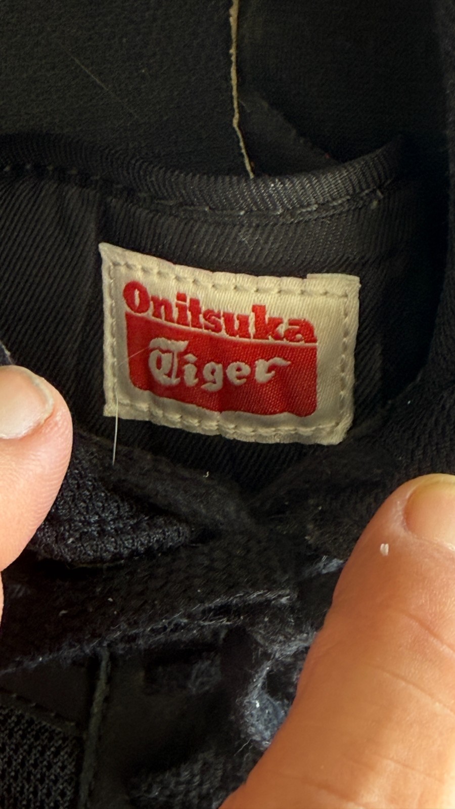 Asics Onitsuka Tiger Black Red HQ21 Shoes Size 11 Good Condition Has Wear