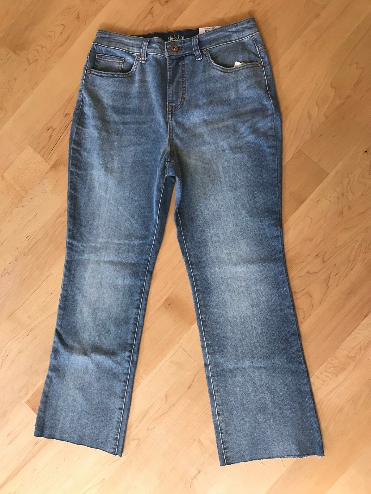 Style & Co Womens Straight Crop Mid Rise Crop Jeans Size:8 Color: Daylight Wash