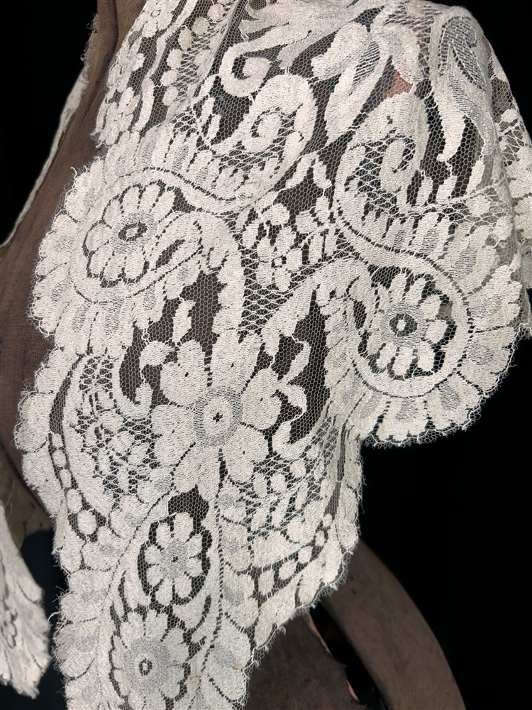 antique collar fichu lace white triangle 45 x 29 in. machine net lace