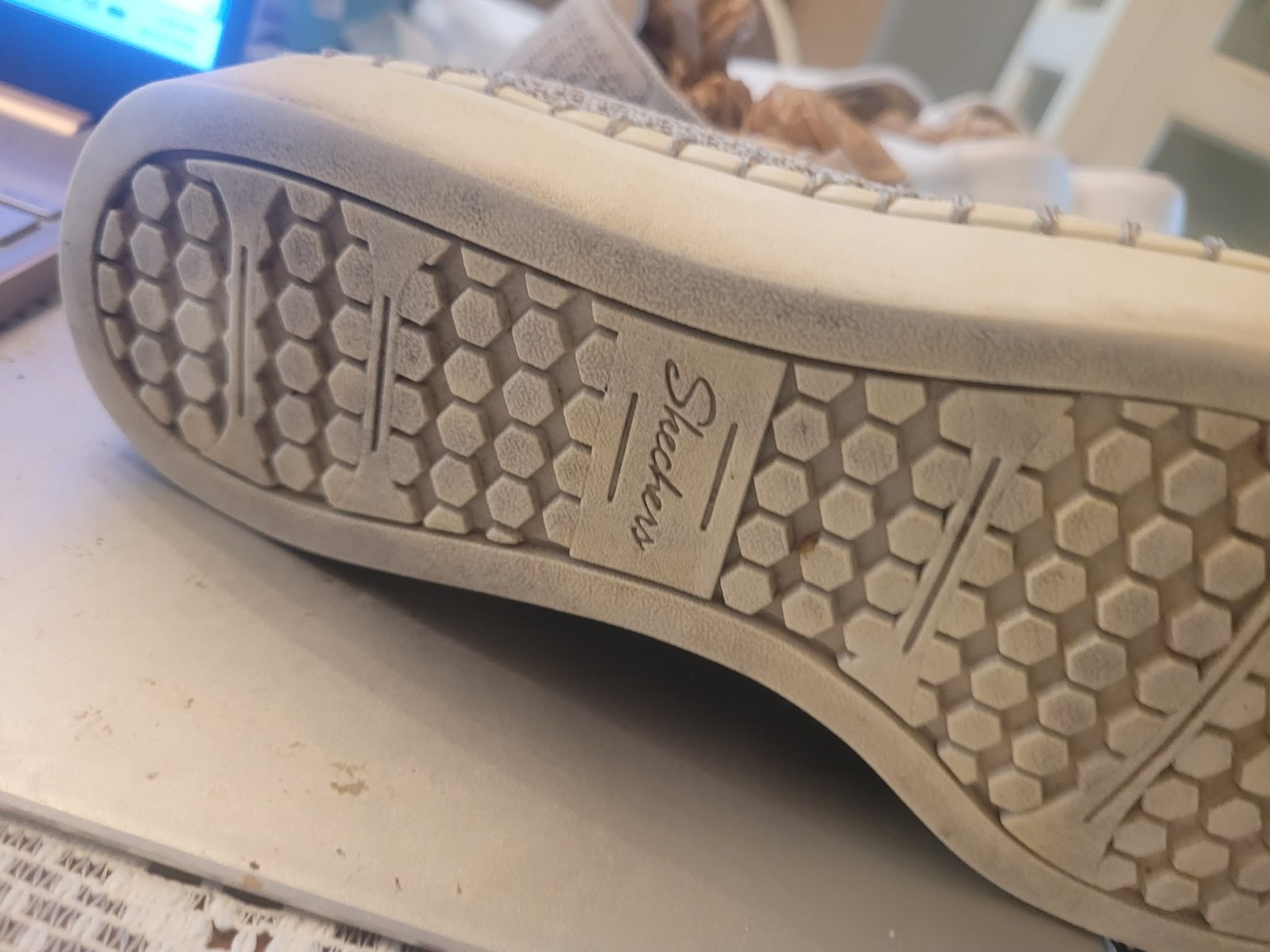 Skechers Air-Cooled Memory Foam Relaxed Fit Slip-On Knit Sneakers Size 6.5 tan