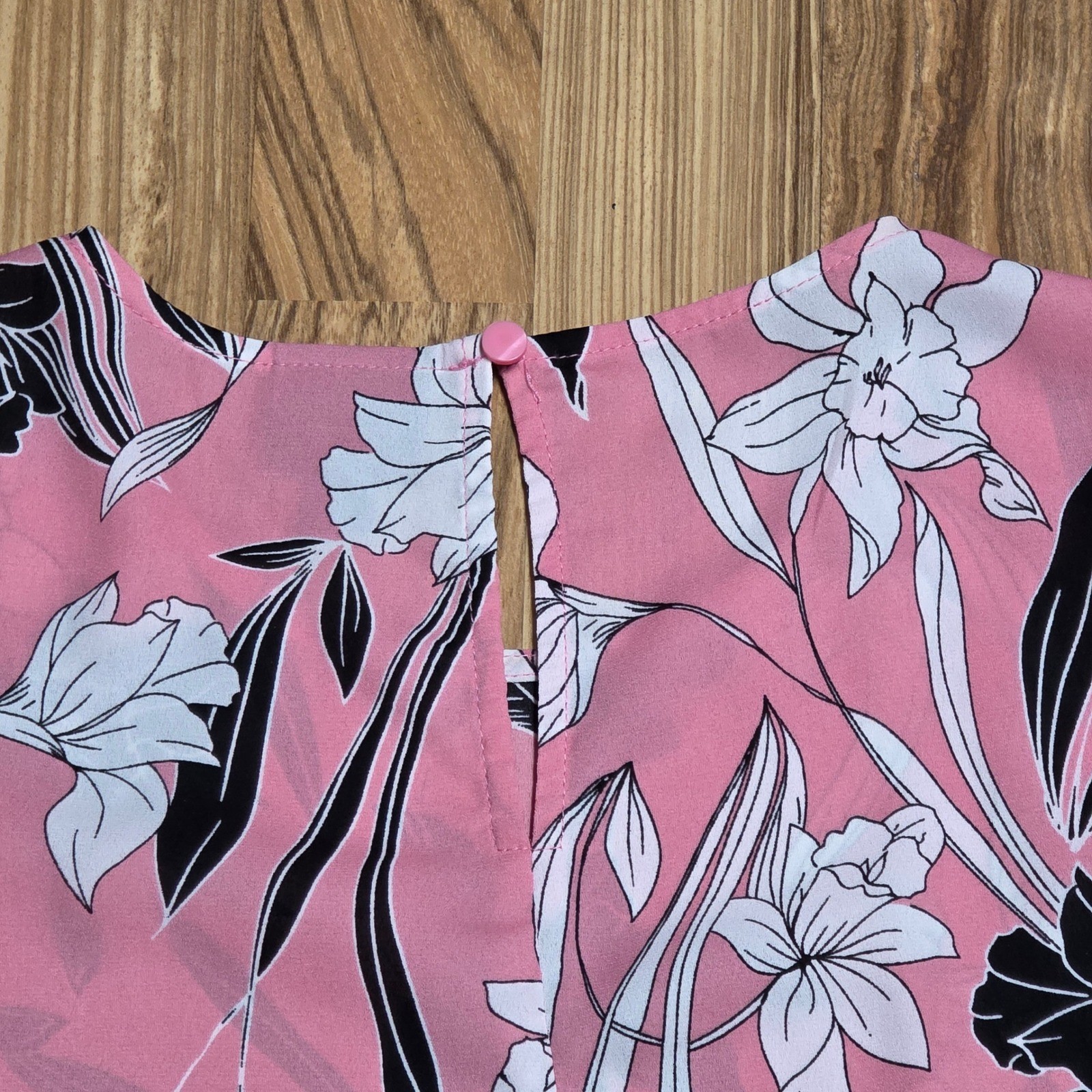 Worthington Floral Print Blouse Women’s Size XS Pink 3/4 Sleeve Keyhole Neck