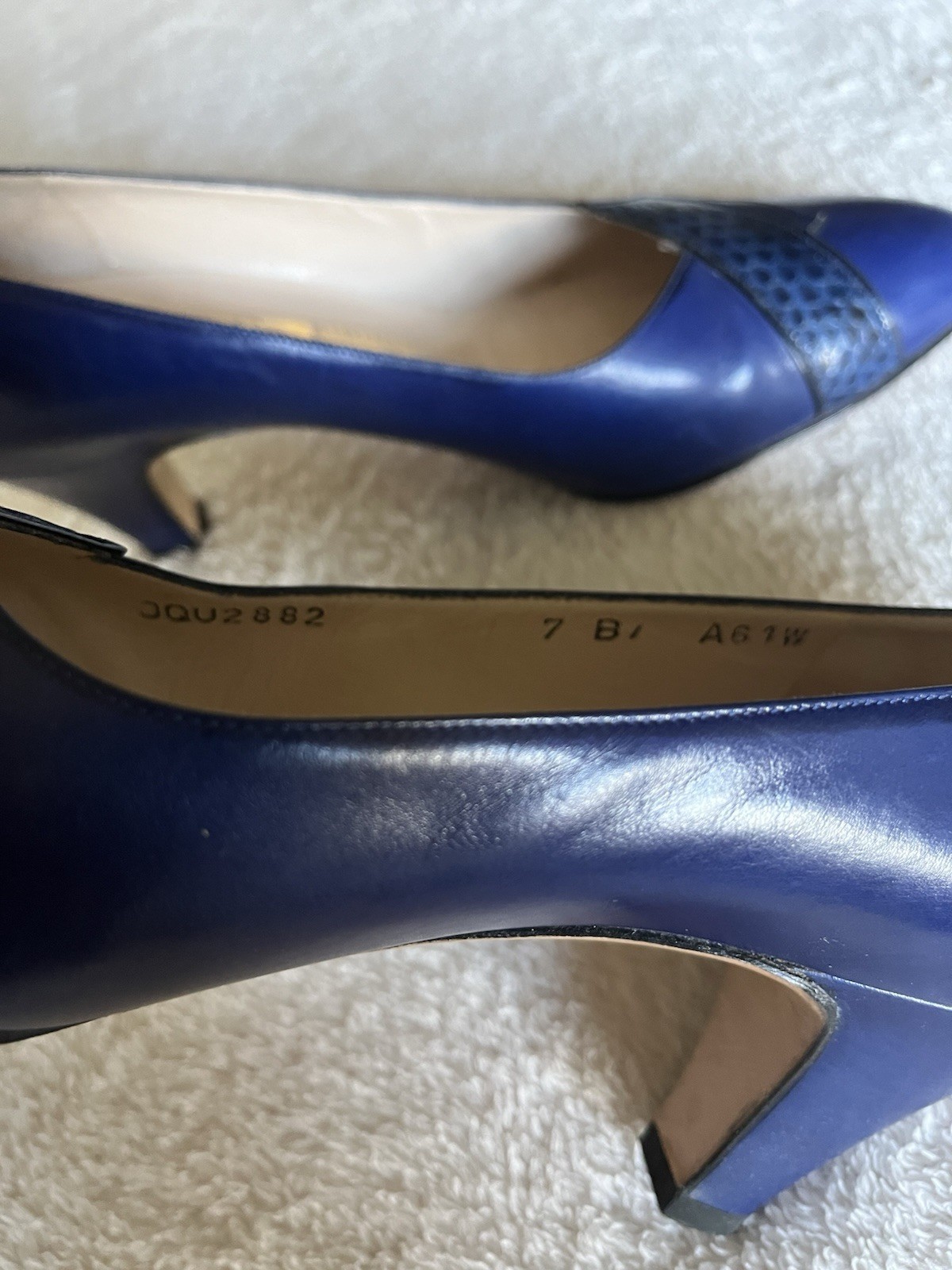 Salvatore Ferragamo Blue Leather Pumps Snakeskin Accent Almond Toe Slip-On 7B