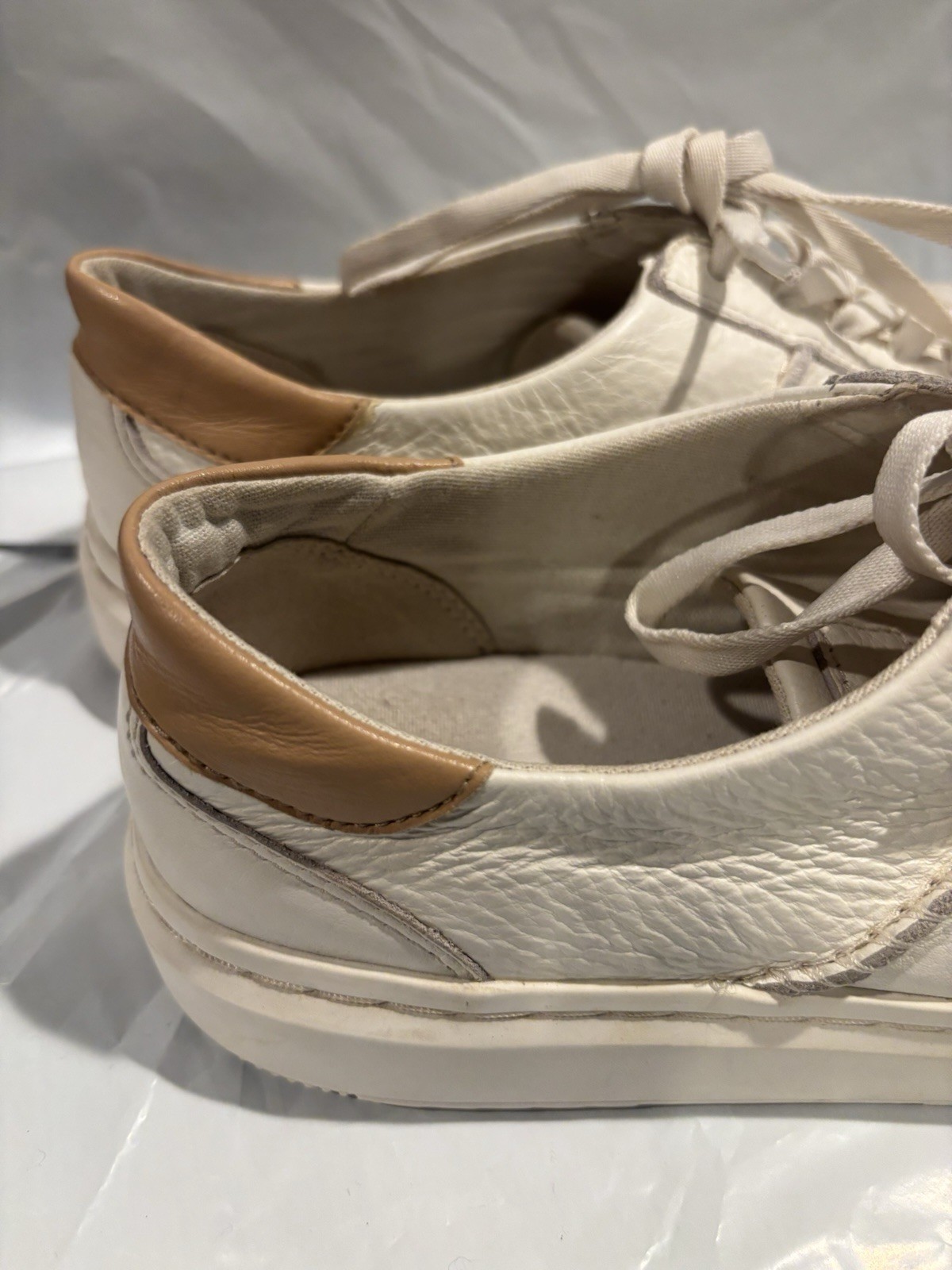 UGG Men’s White Textured Leather Lace Up Casual Sneakers Rubber Outsole