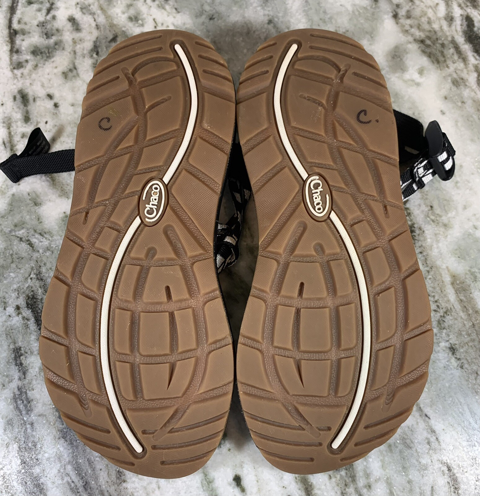 Size 8 – Chaco ZX/2 Women’s Classic Strappy Sport Sandals. Black White J107214