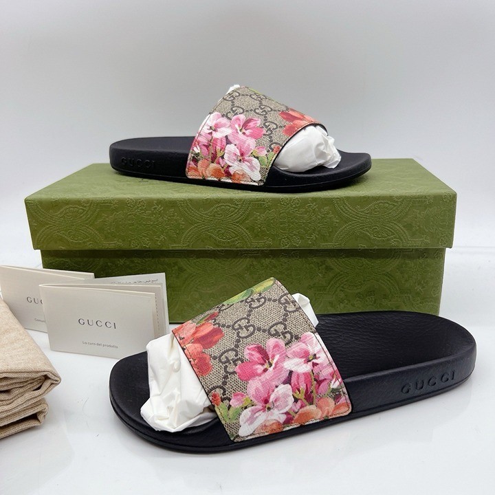 Gucci GG Bloom Supreme Floral Slides Sandals Womens EU 37 US 7- Authentic