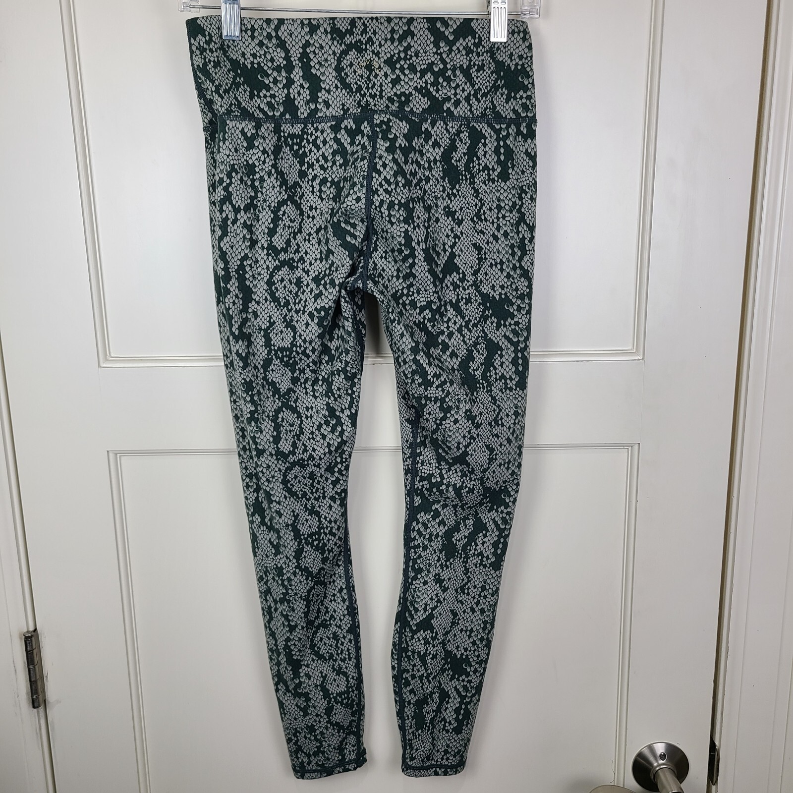 REVOLVE Varley Century 2.0 Legging 25″ Snake Print Green Size: M