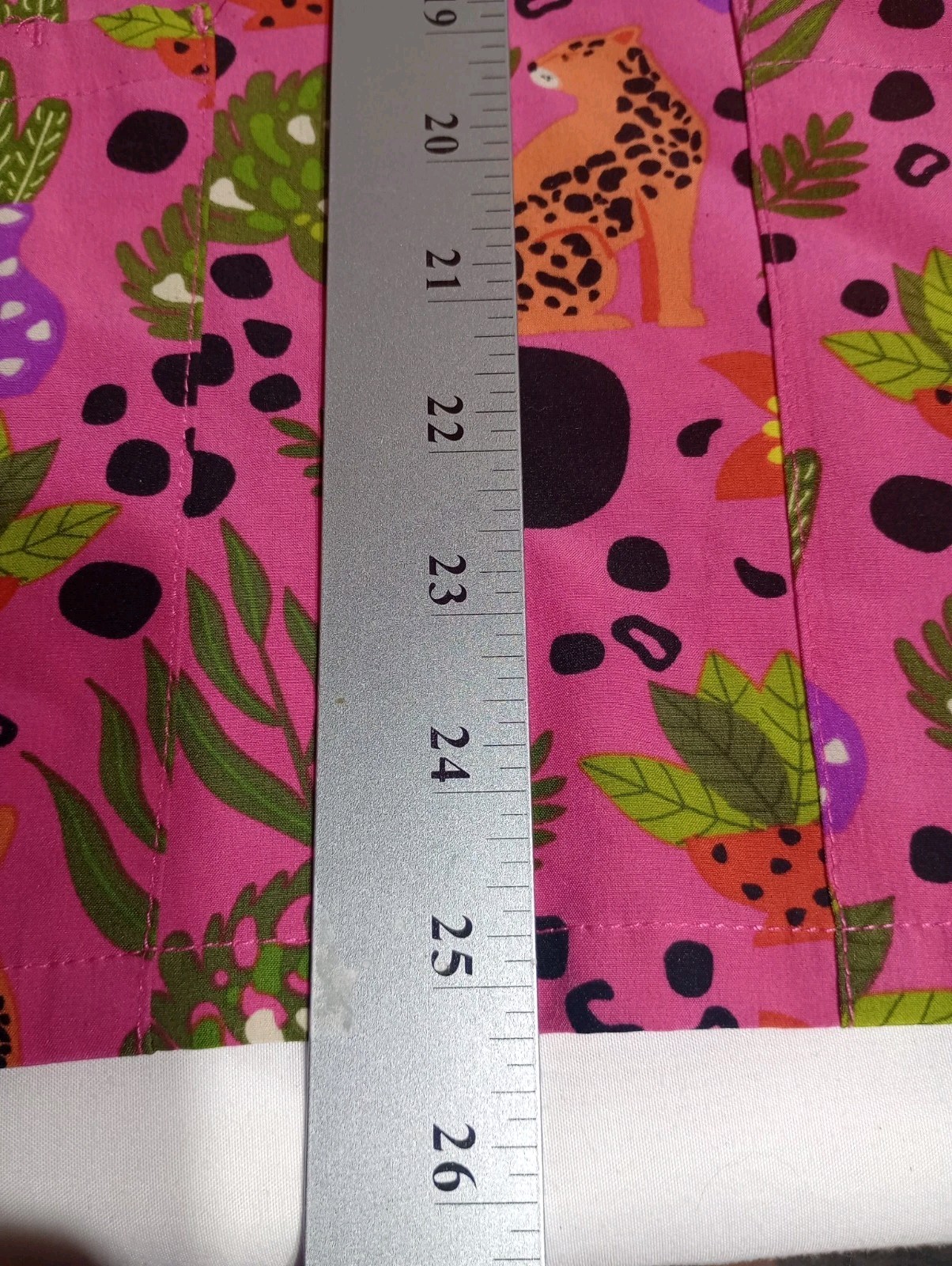 Divine Stretch by JOI Scrub Top Pink Jungle Print Poly Blend GB-5280-9 Sz MEDIUM