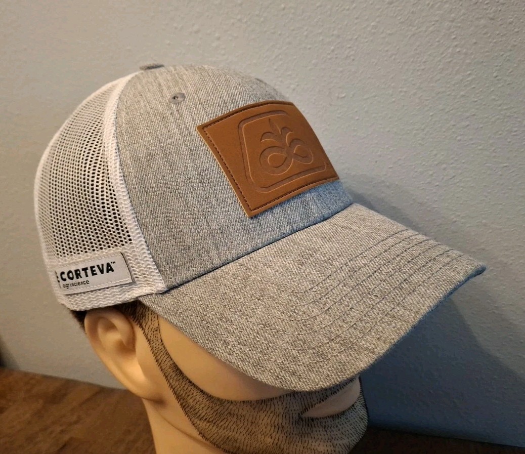 Pioneer Seeds Gray/White Snapback Hat w/Leather Patch Logo & Mesh Back *NEW*🌾