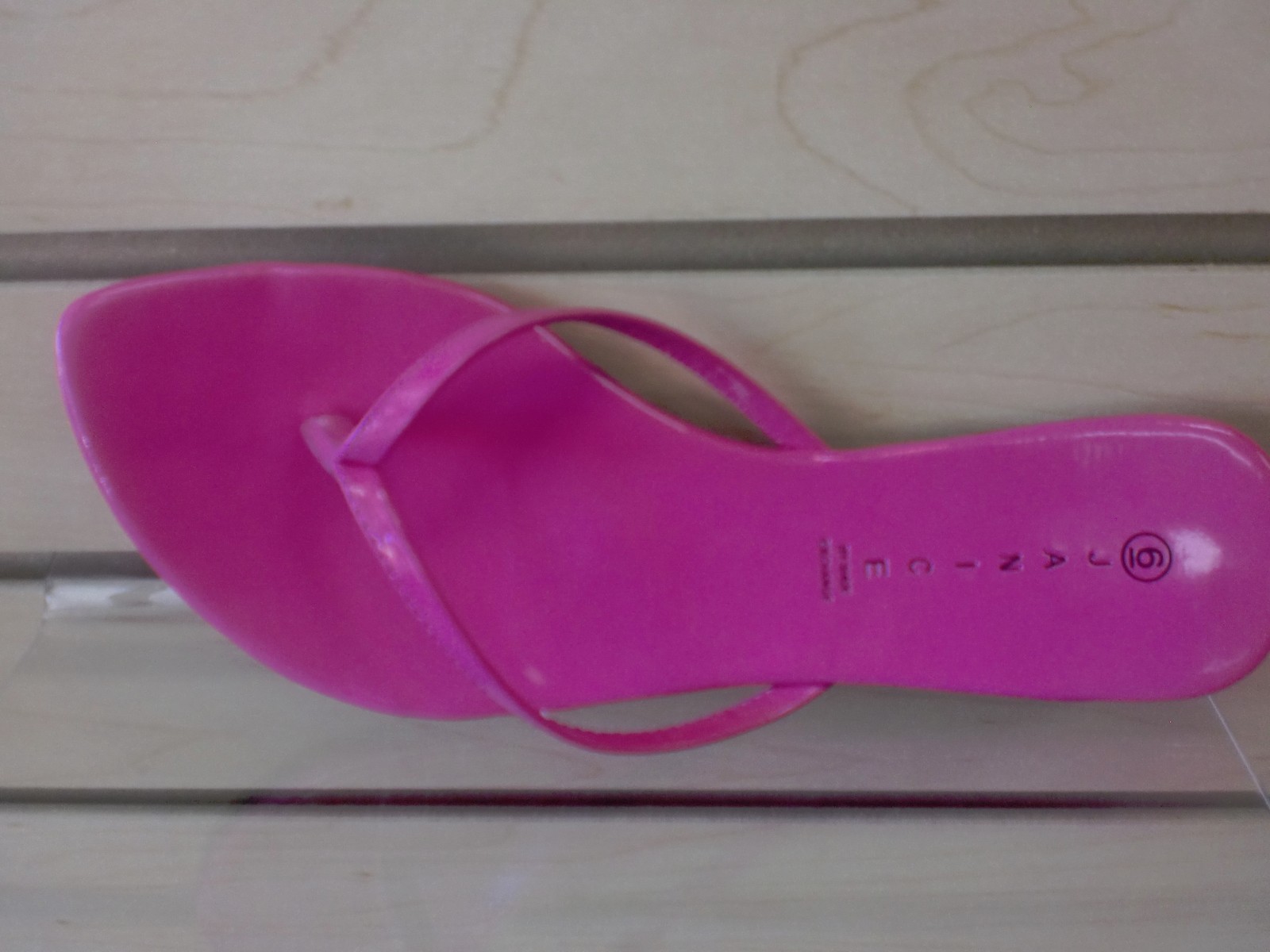 Good quality Flip Flops. Available in 6 Different colors. Janice Pavo