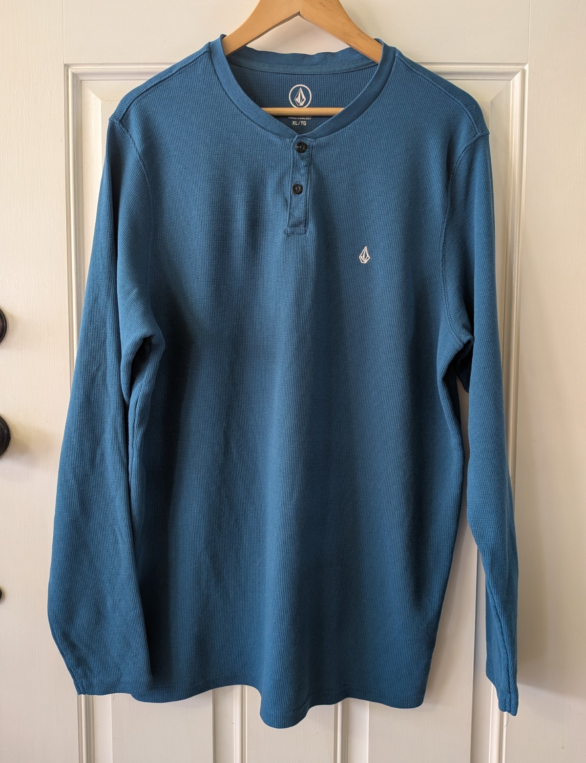 Volcom Blue Logo Henley T-Shirt Men’s XL Cotton Knit Regular Fit Long Sleeve