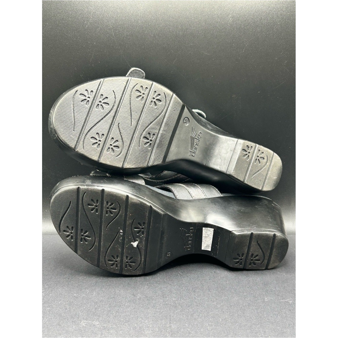 Dansko Jessie wedge sandals in a metallic pewter size 38