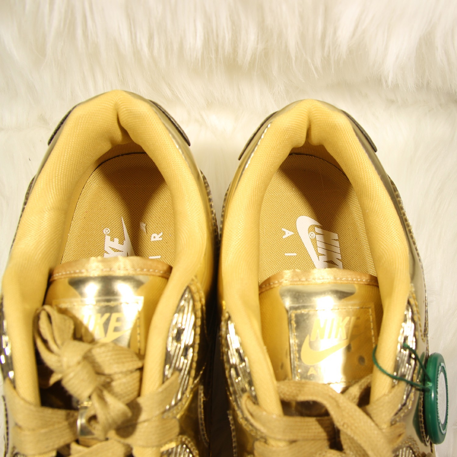 Nike Air Max 90 Metallic Gold Sneakers Shoes Women’s 11 CQ6639-700 Rarely Worn